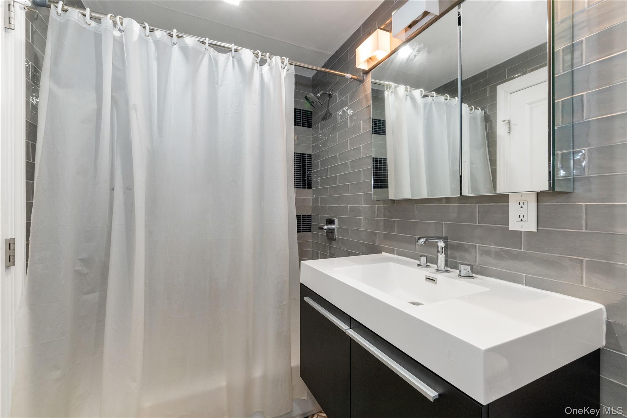 381 Woodmere Boulevard – For Sale photo 11