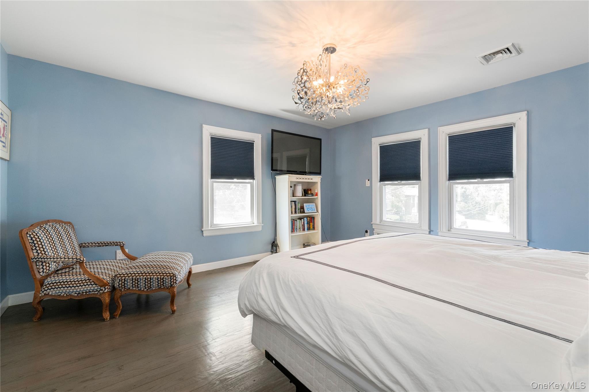 381 Woodmere Boulevard – For Sale photo 9