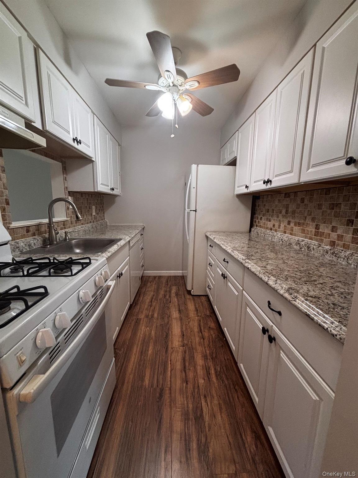 203 Lake Pointe Circle, Unit 203 photo 5