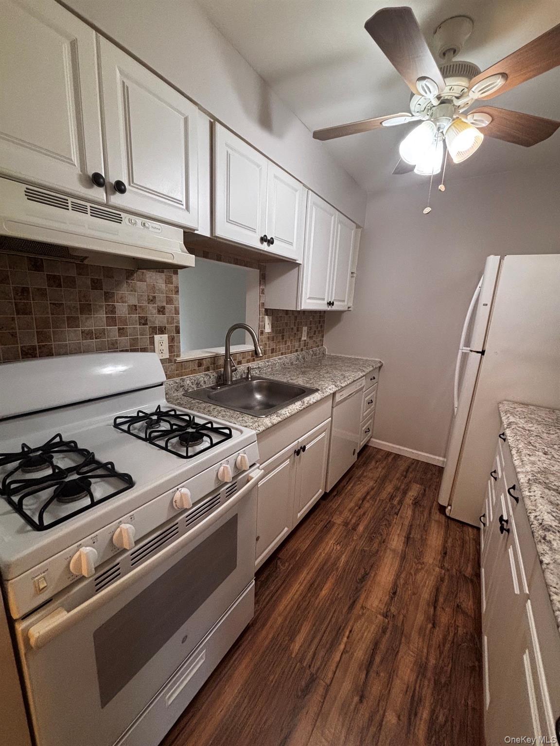 203 Lake Pointe Circle, Unit 203 photo 7