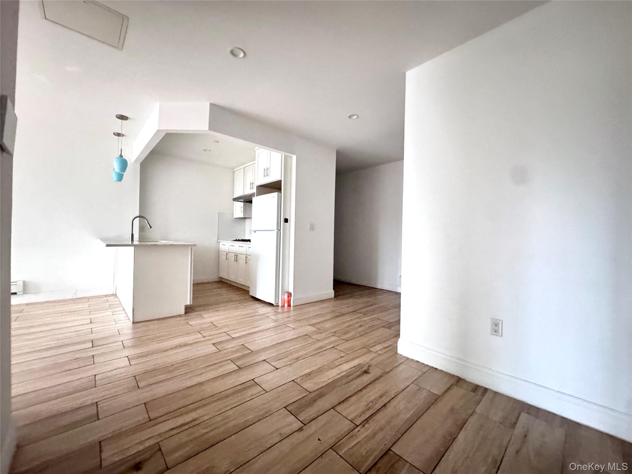 136-20 Booth Memorial Avenue, Unit 3A photo 3