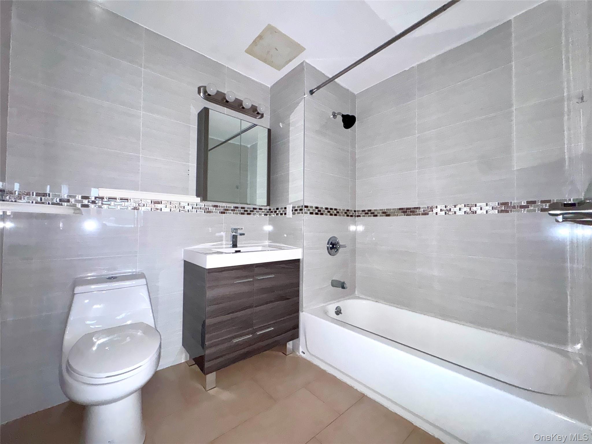 136-20 Booth Memorial Avenue, Unit 3A photo 11