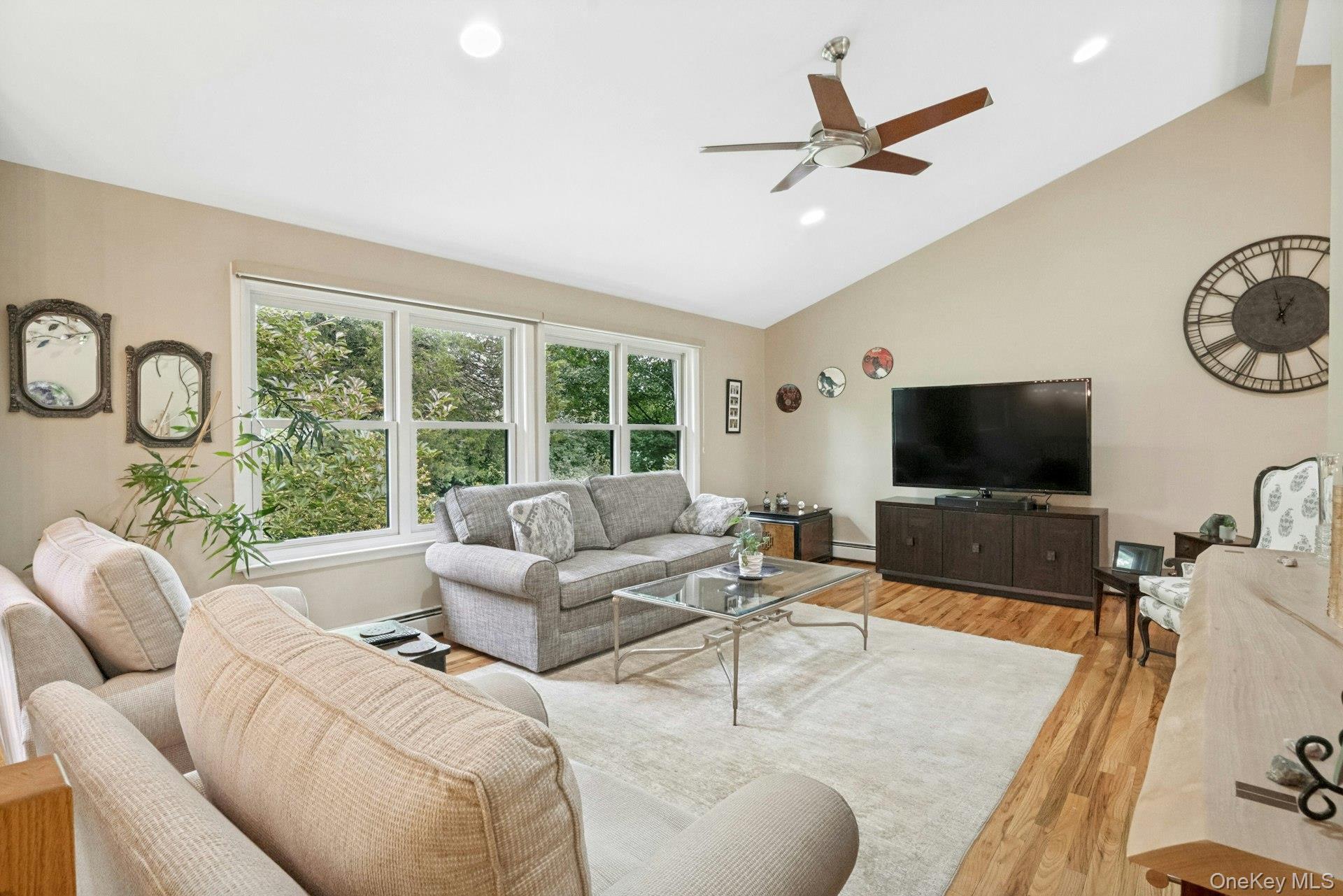 2 Lakeview Avenue W – For Sale photo 5