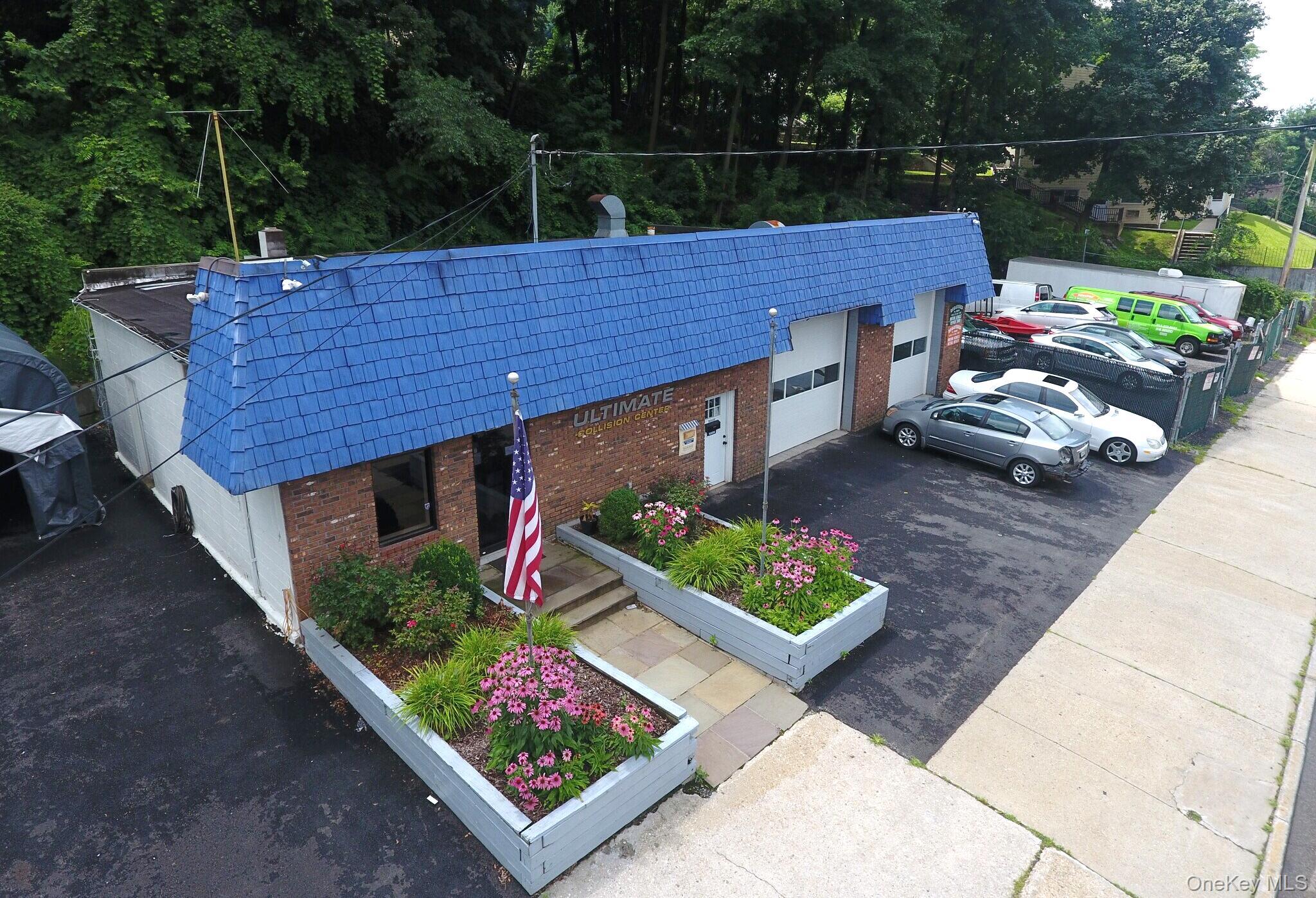 1561 Park Street – For Sale
