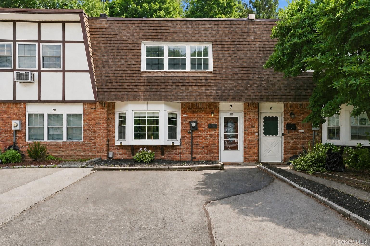 7 ROUNDTREE Court – For Sale photo 2