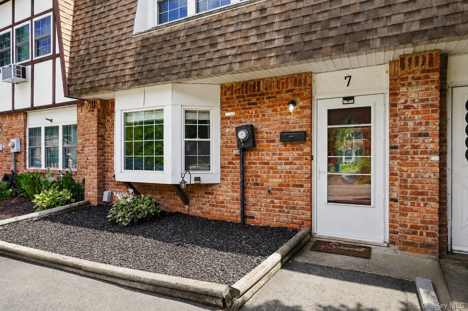 7 ROUNDTREE Court – For Sale