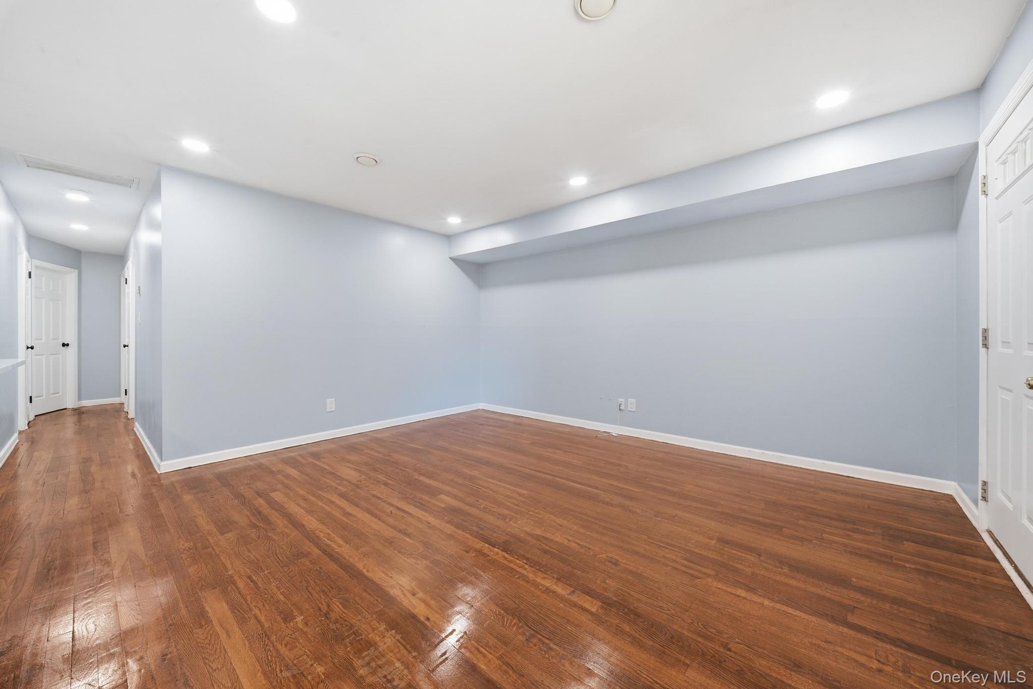 8 Dee place – For Sale photo 32