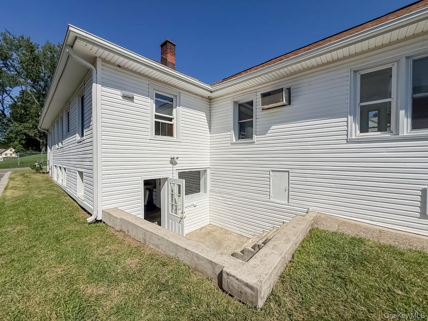 615 Smith Street – For Rent photo 17