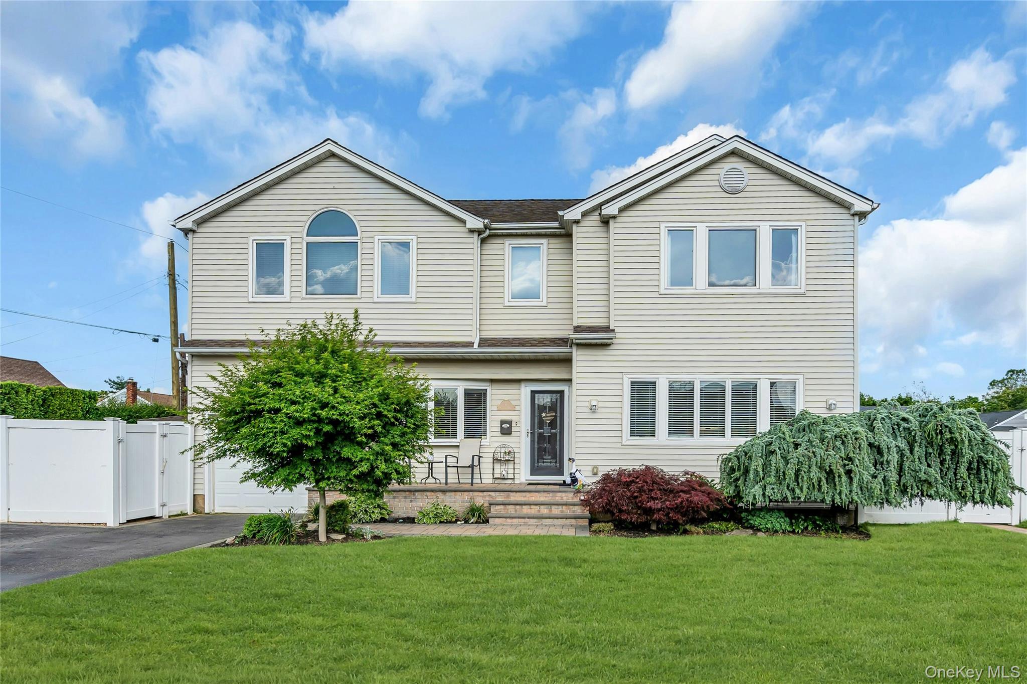7 Mohawk Drive – For Sale