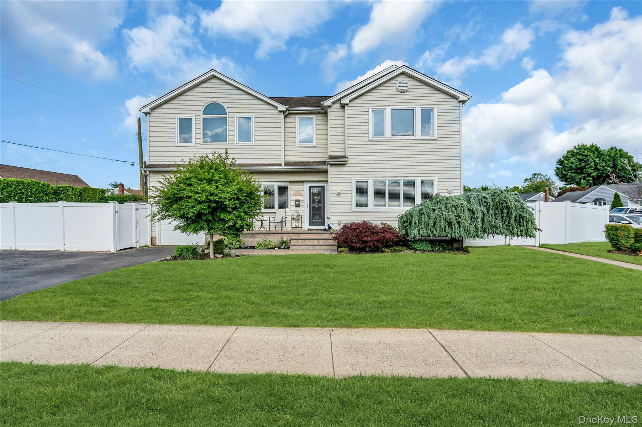 7 Mohawk Drive – For Sale photo 2