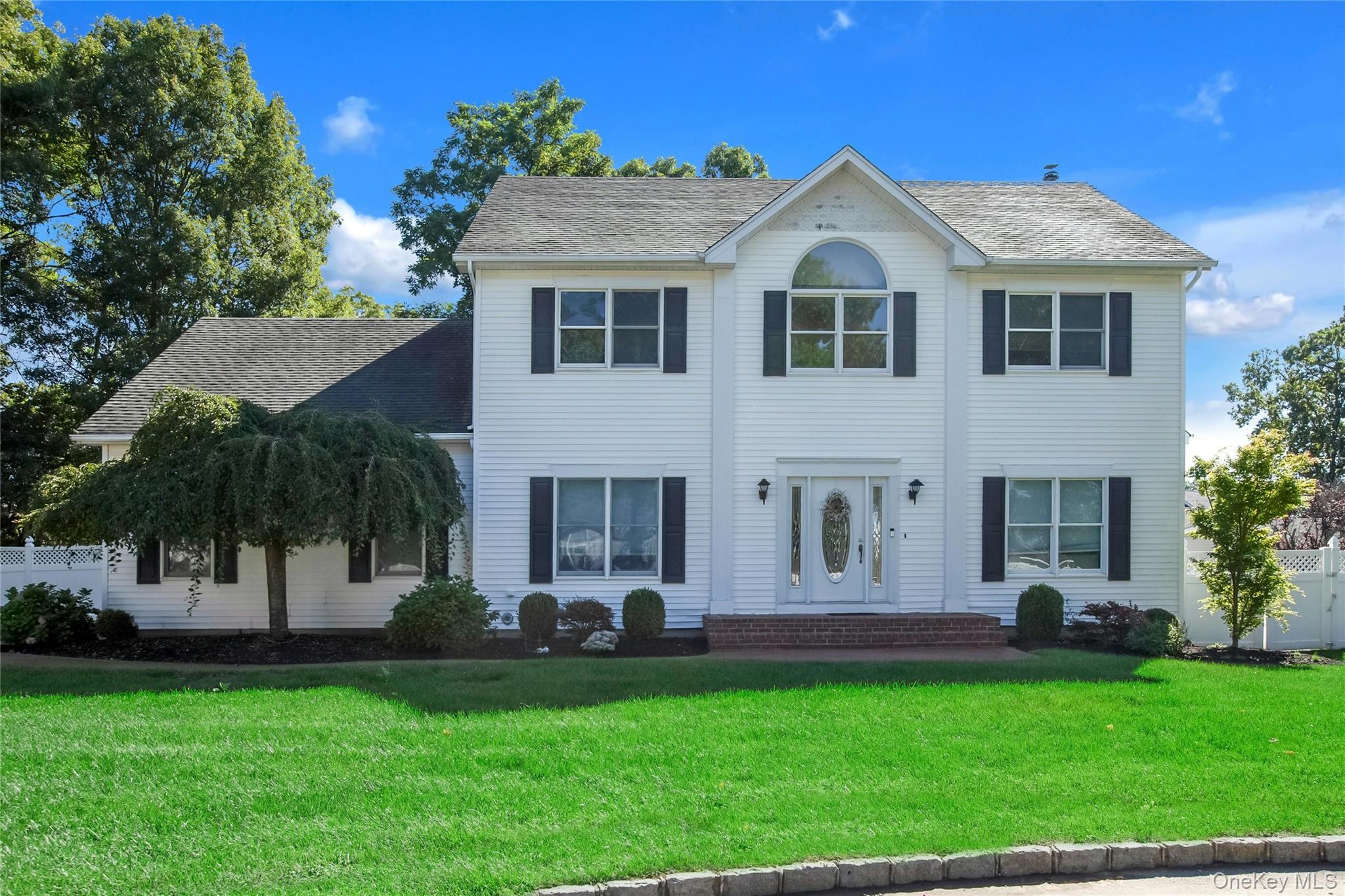 11 Raphael Boulevard – For Sale