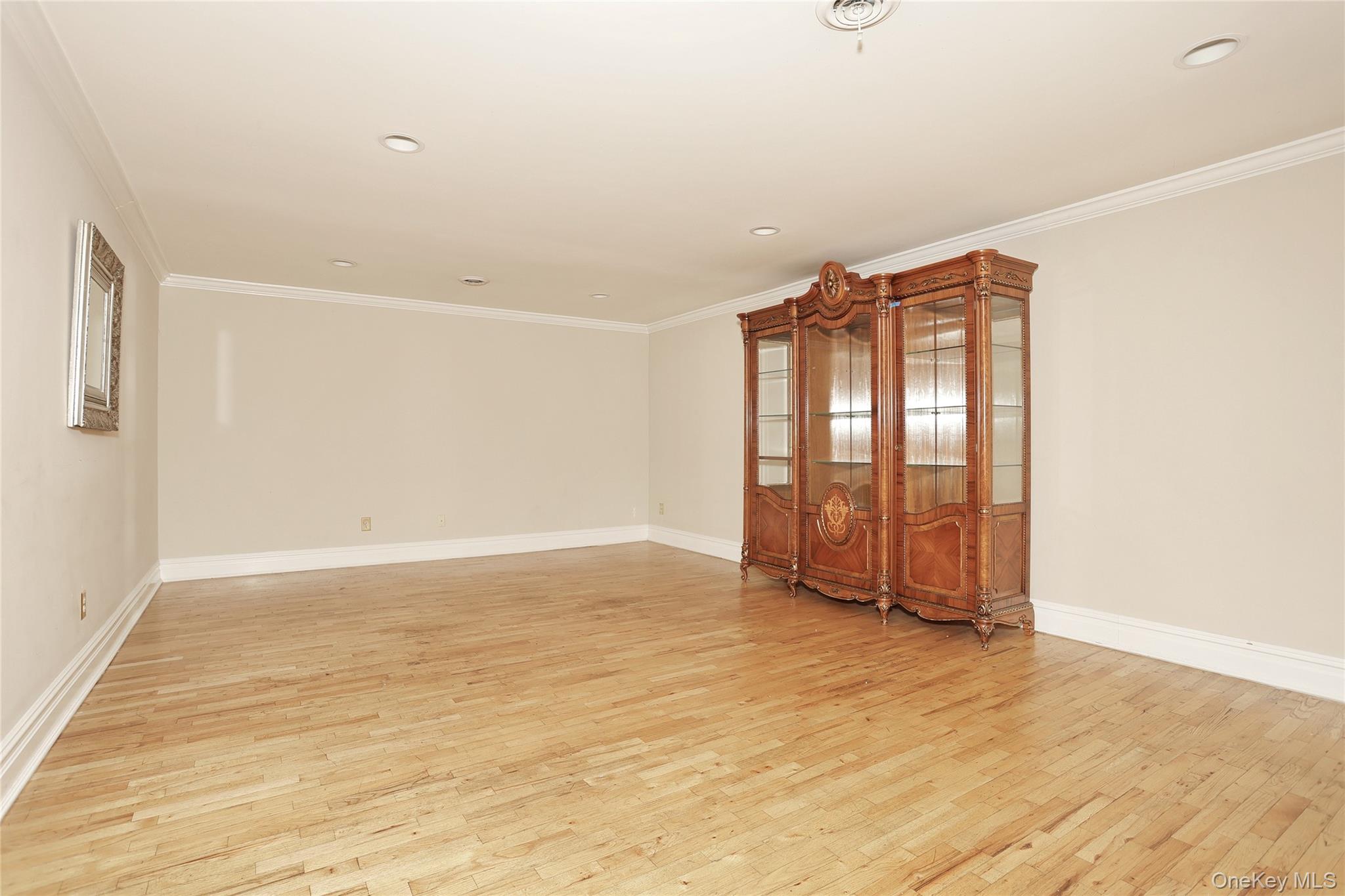 6 Nicole Way – For Sale photo 5
