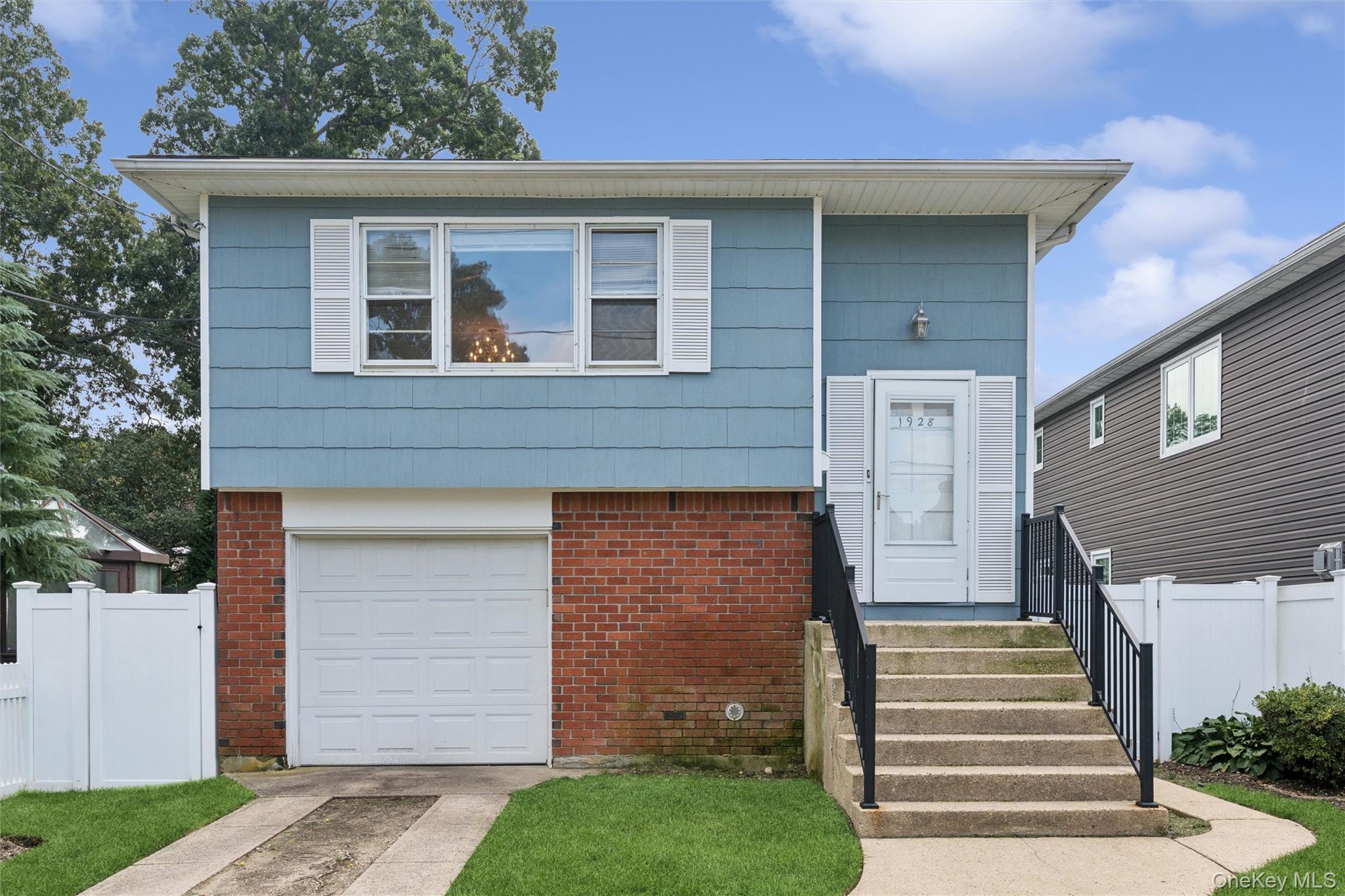 1928 Gormley Avenue – For Sale photo 4
