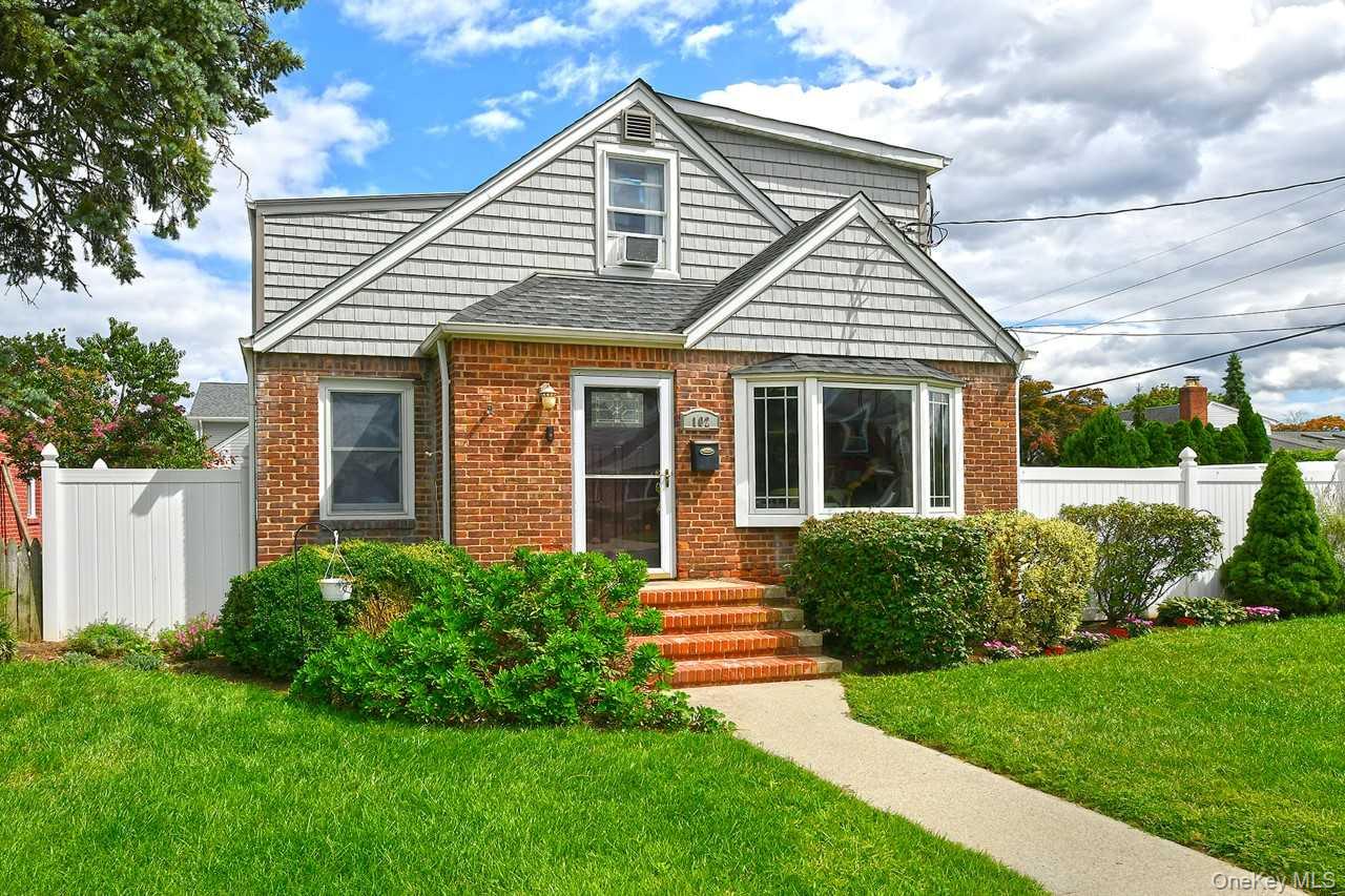 102 Roxbury Road – For Sale