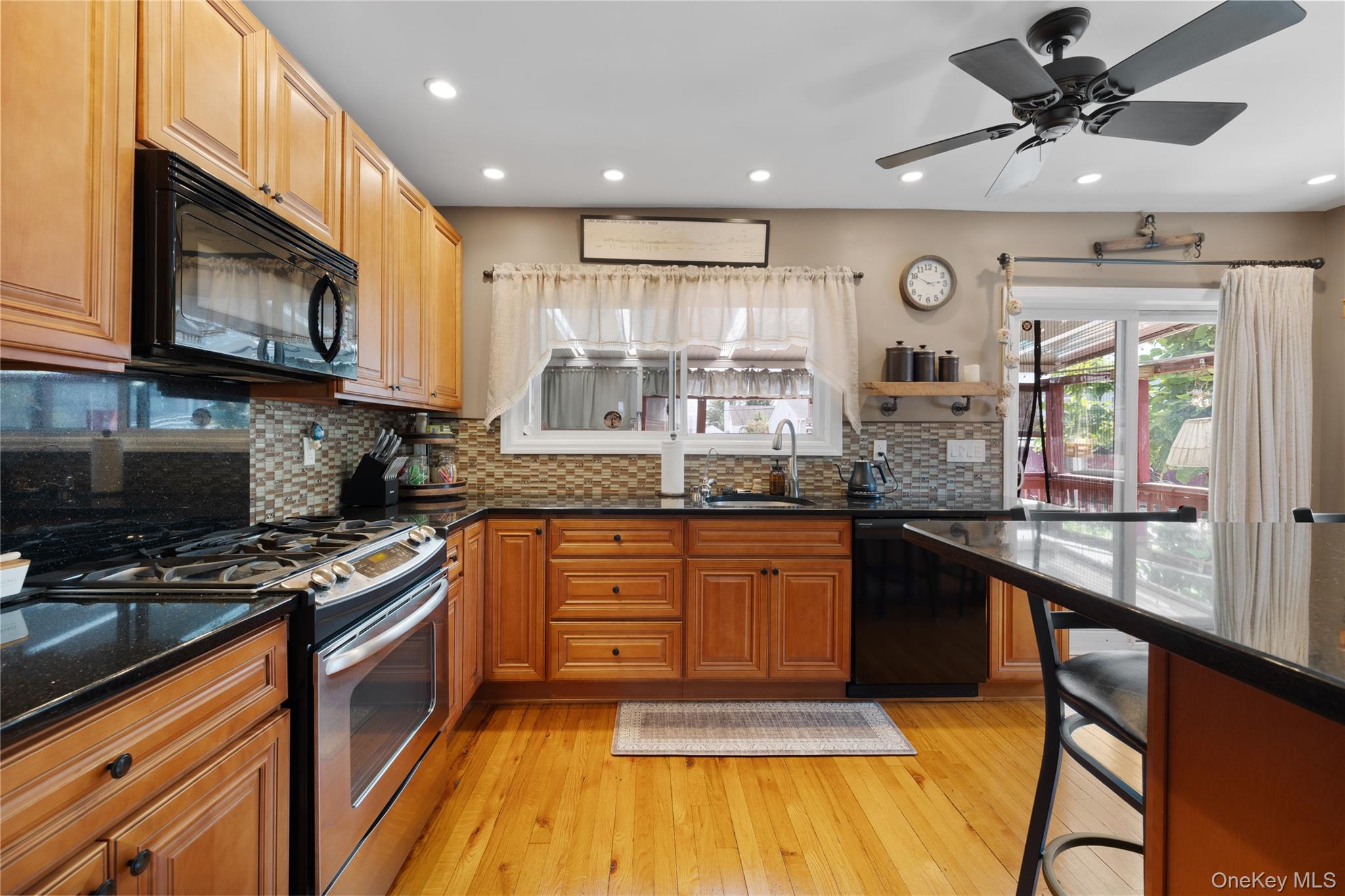 733 9th Street – For Sale photo 6
