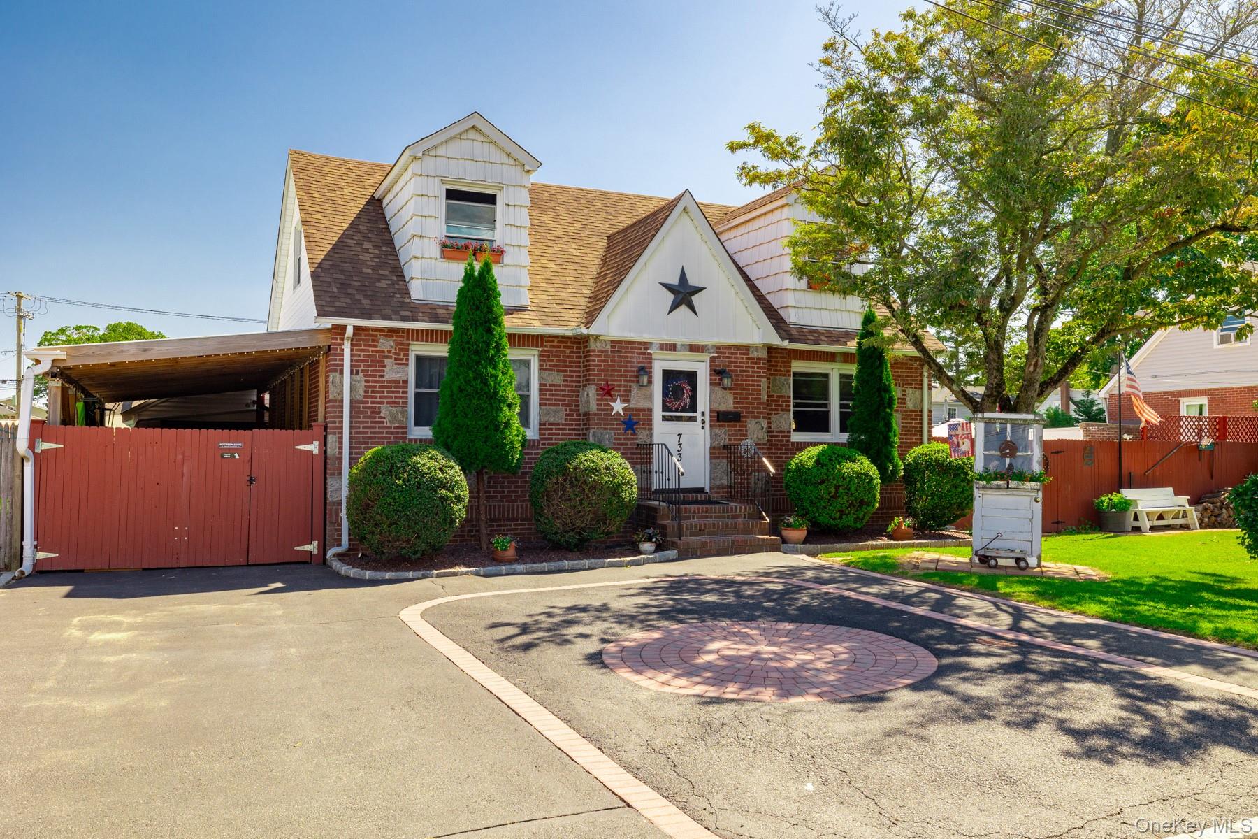 733 9th Street – For Sale