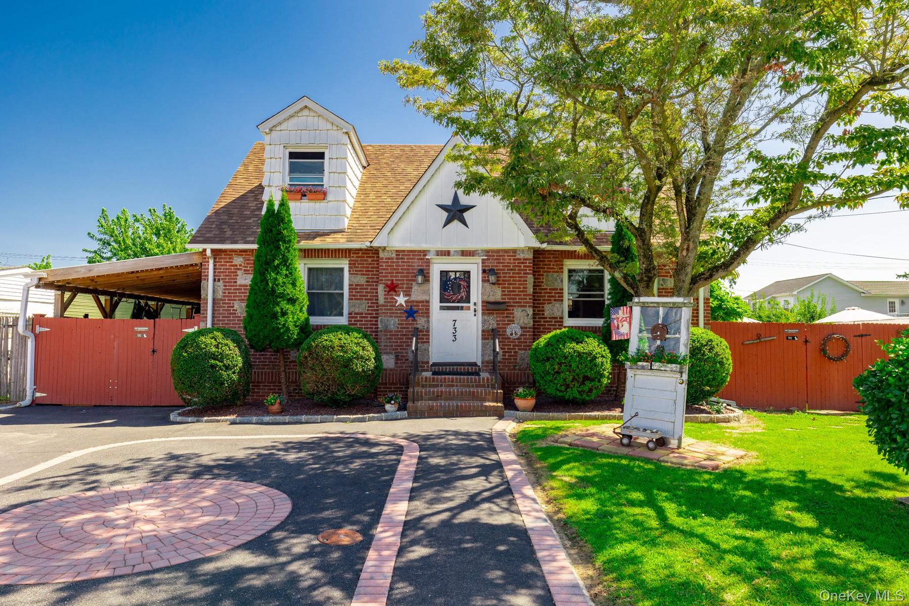 733 9th Street – For Sale photo 2