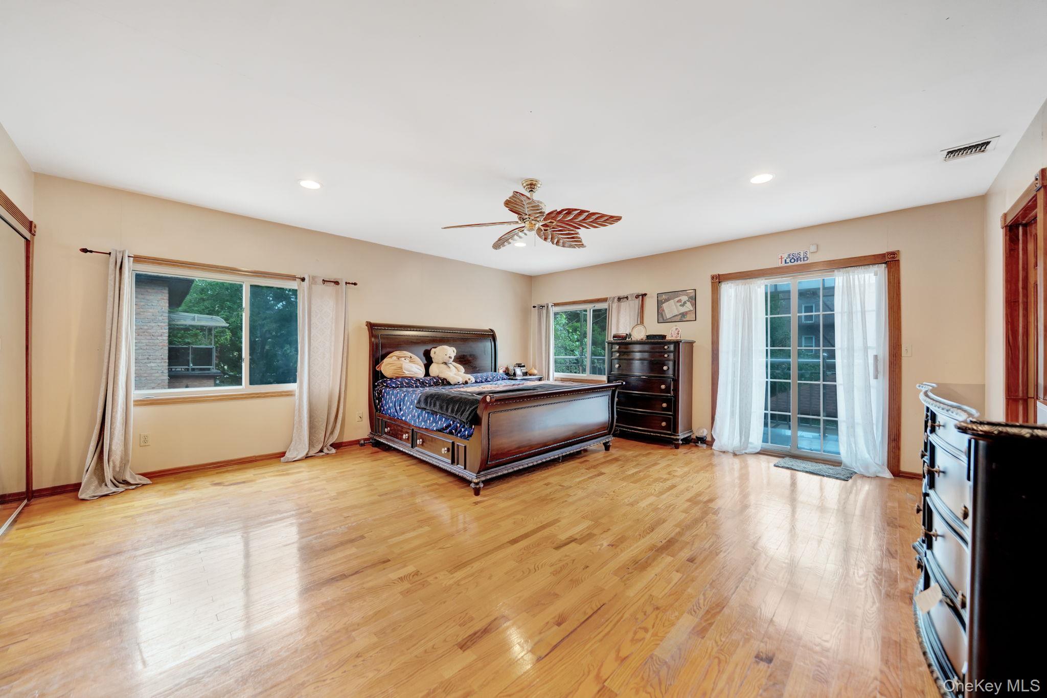 19014 Haywood Road – For Sale photo 38