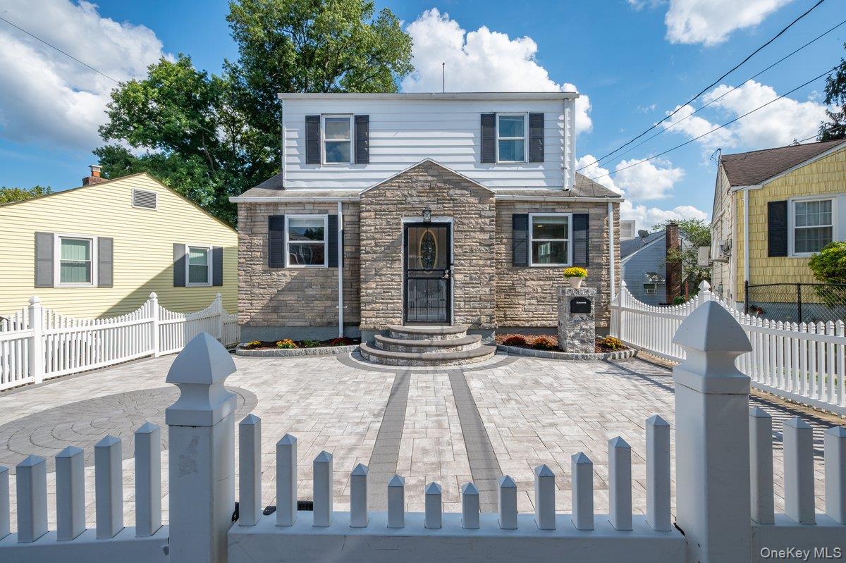 2566 Flint Avenue – For Sale