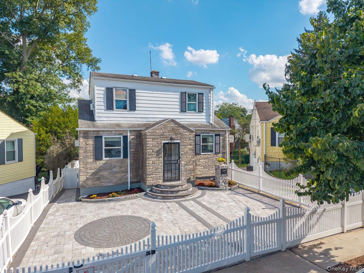 2566 Flint Avenue – For Sale photo 2