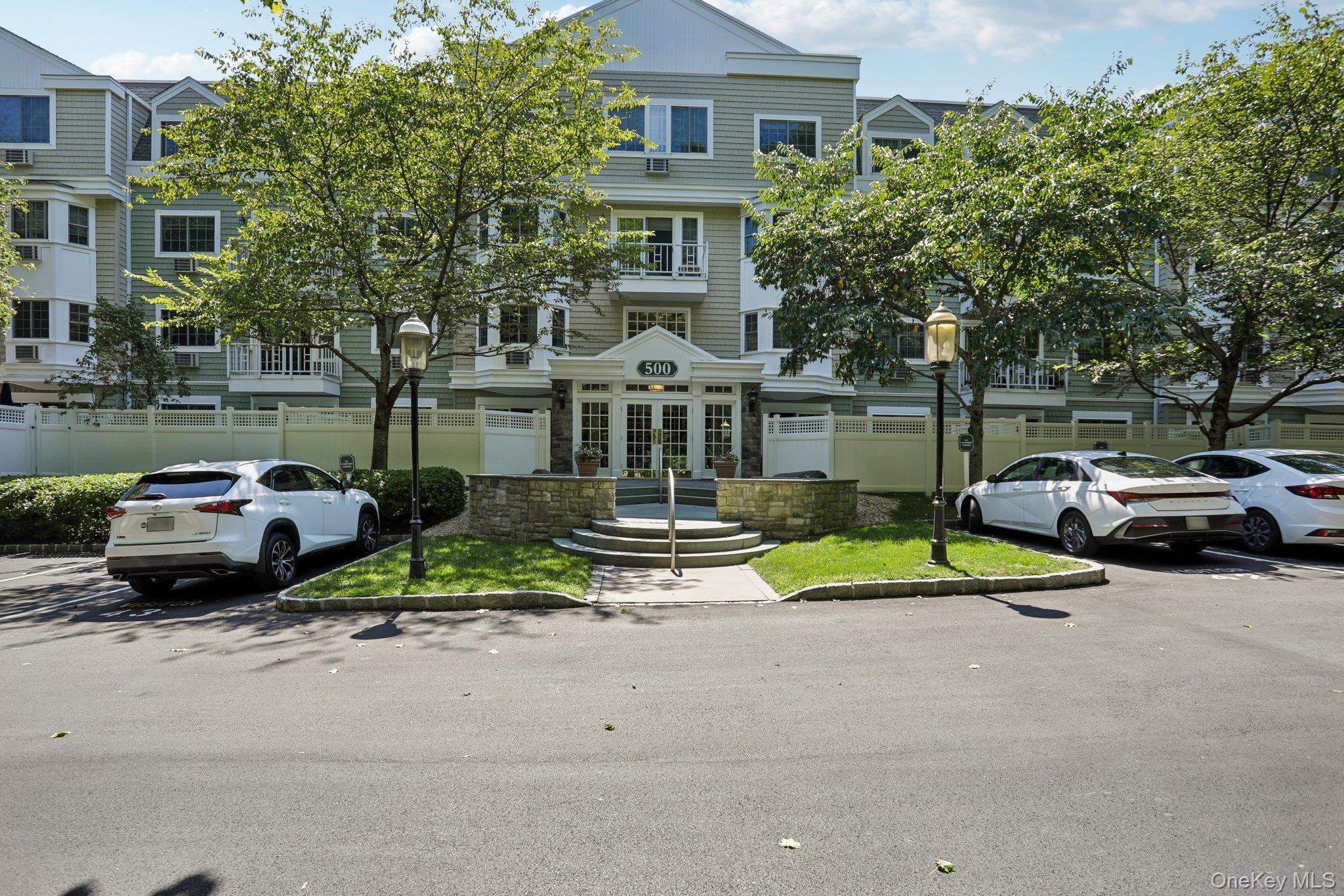 500 Pondside Drive, Unit 4L