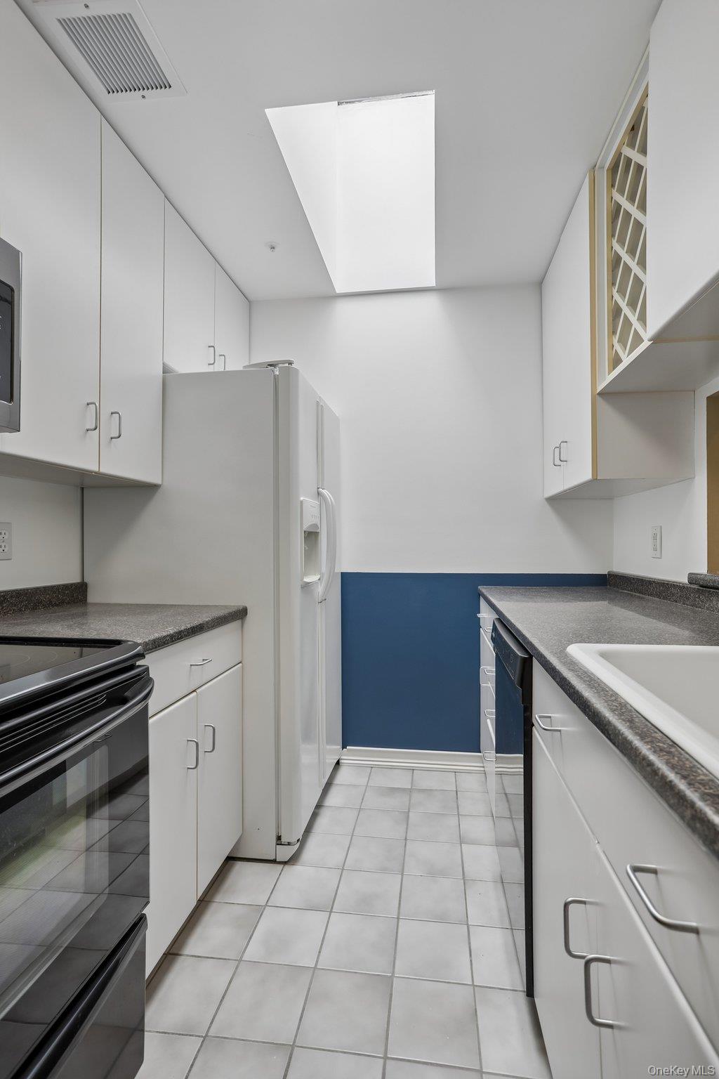 500 Pondside Drive, Unit 4L photo 6