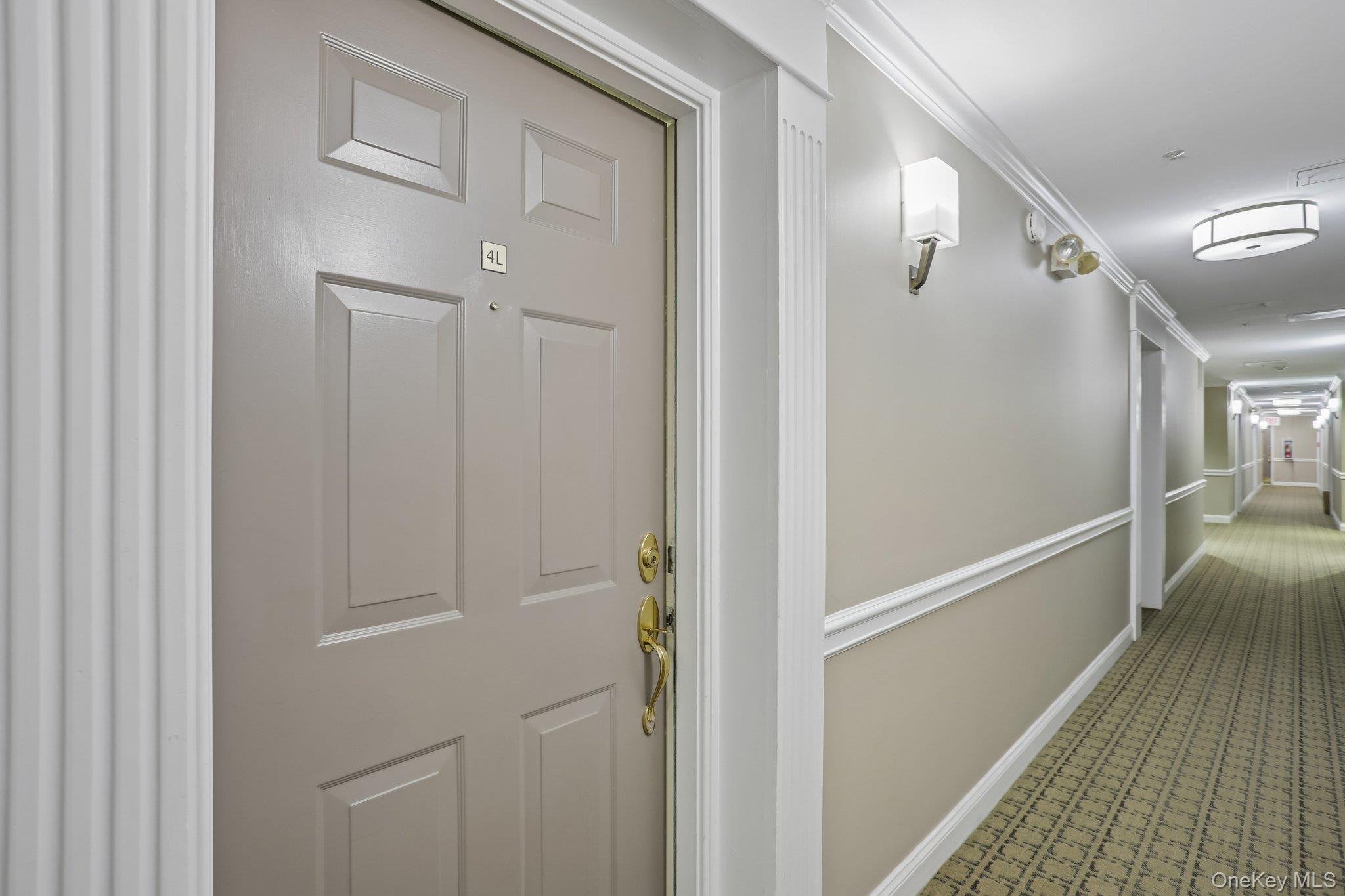 500 Pondside Drive, Unit 4L photo 2