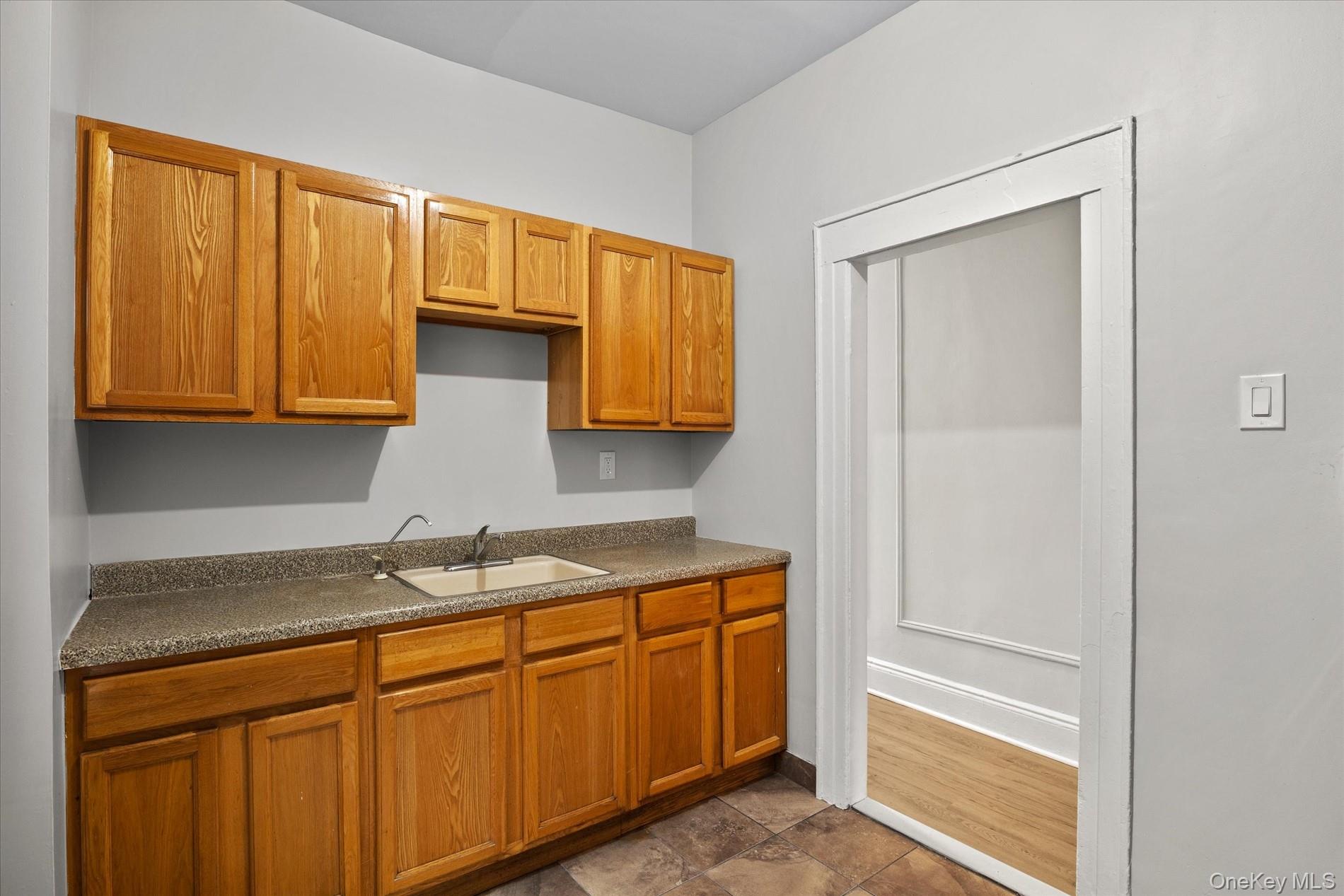 325 Autumn Avenue, Unit 1 photo 8