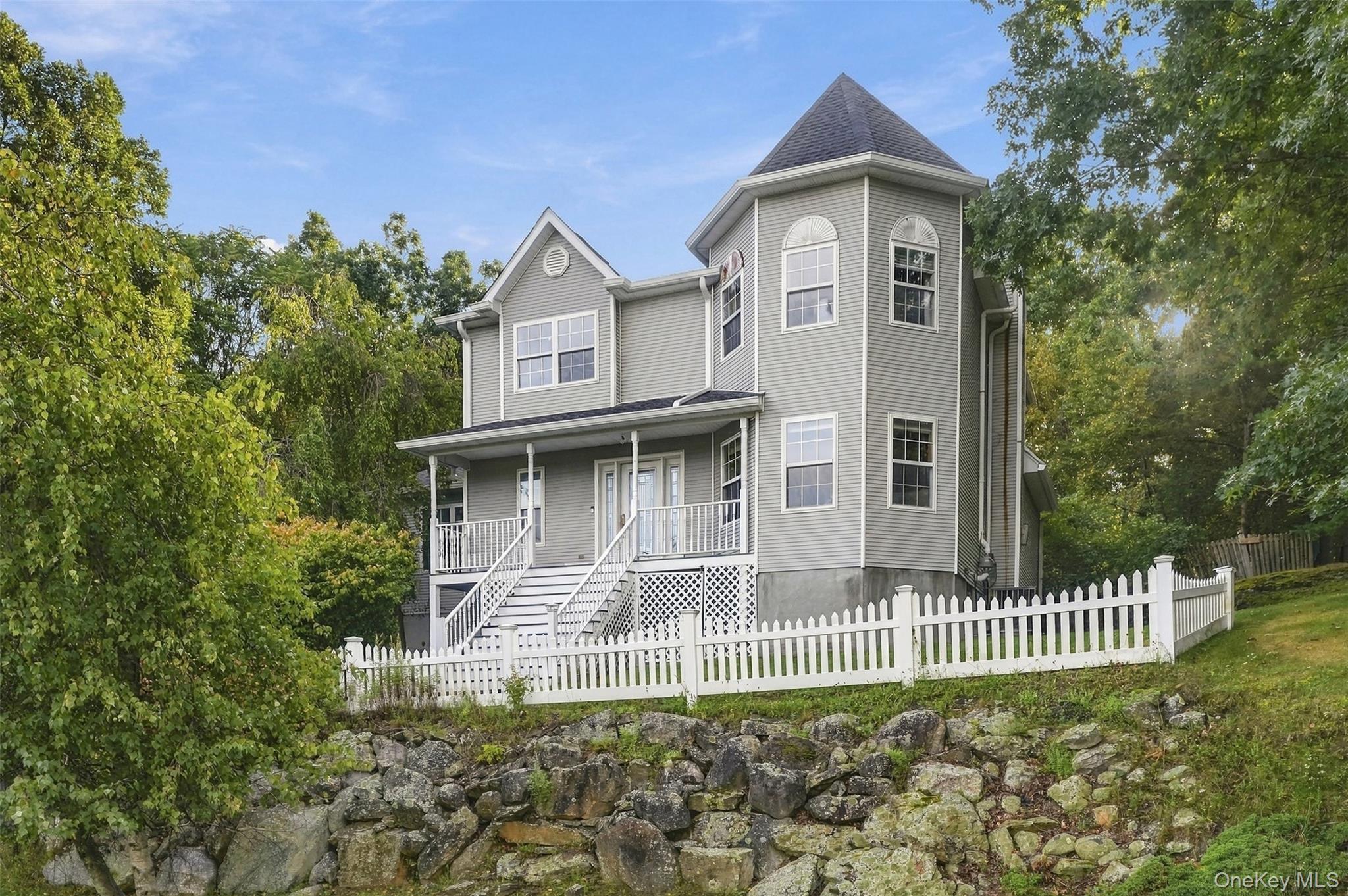 16 Cambridge Circle – For Sale photo 2