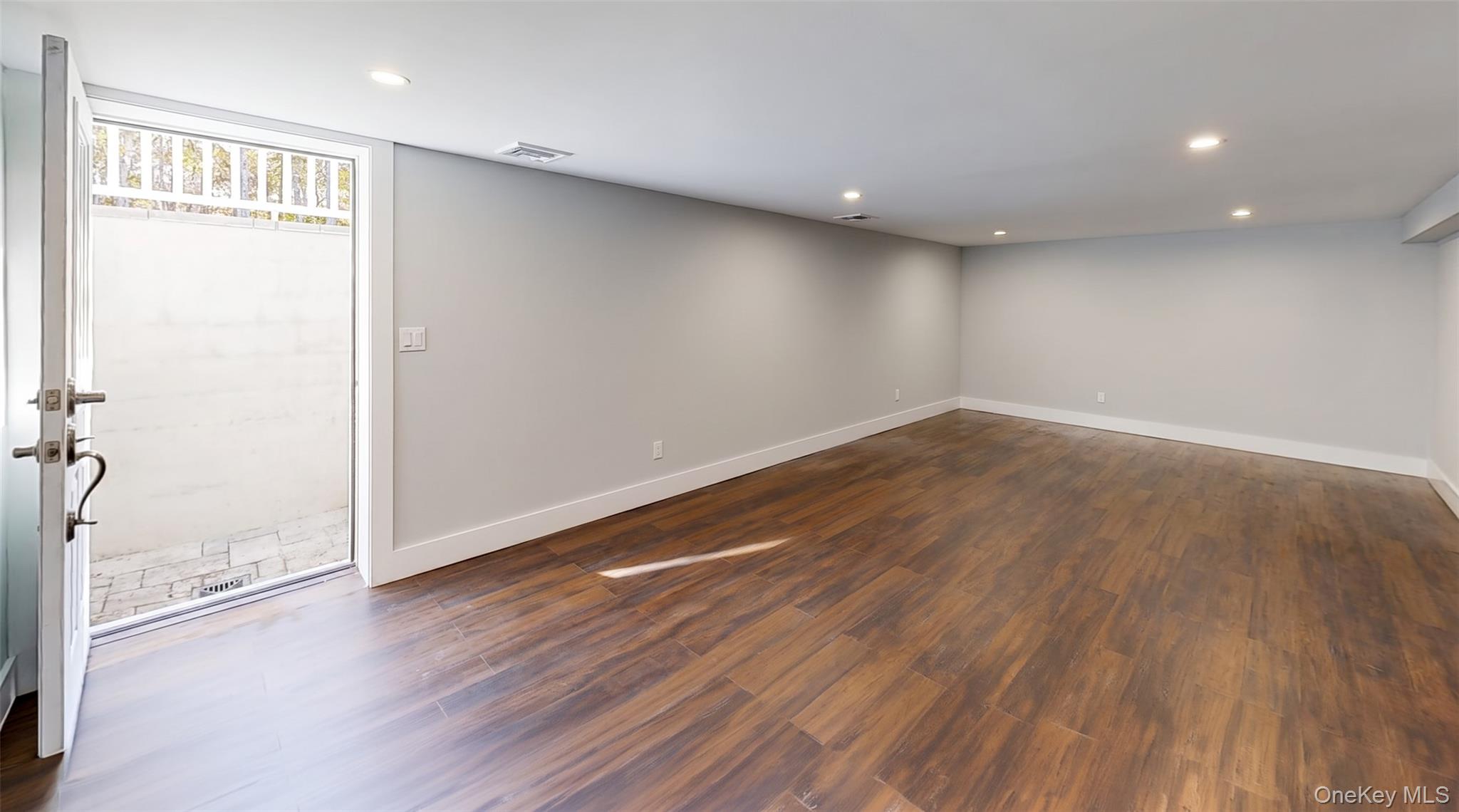 81 S Country Road – For Sale photo 17