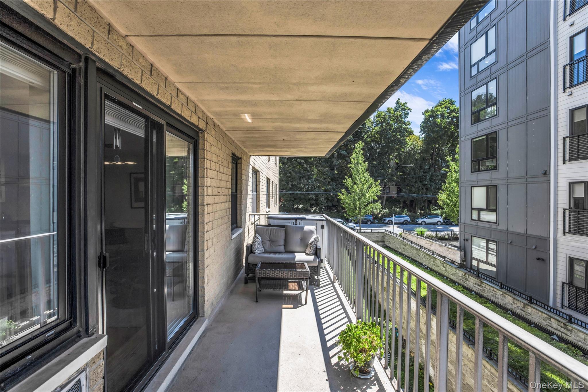 1085 Warburton Avenue, Unit 210 photo 36