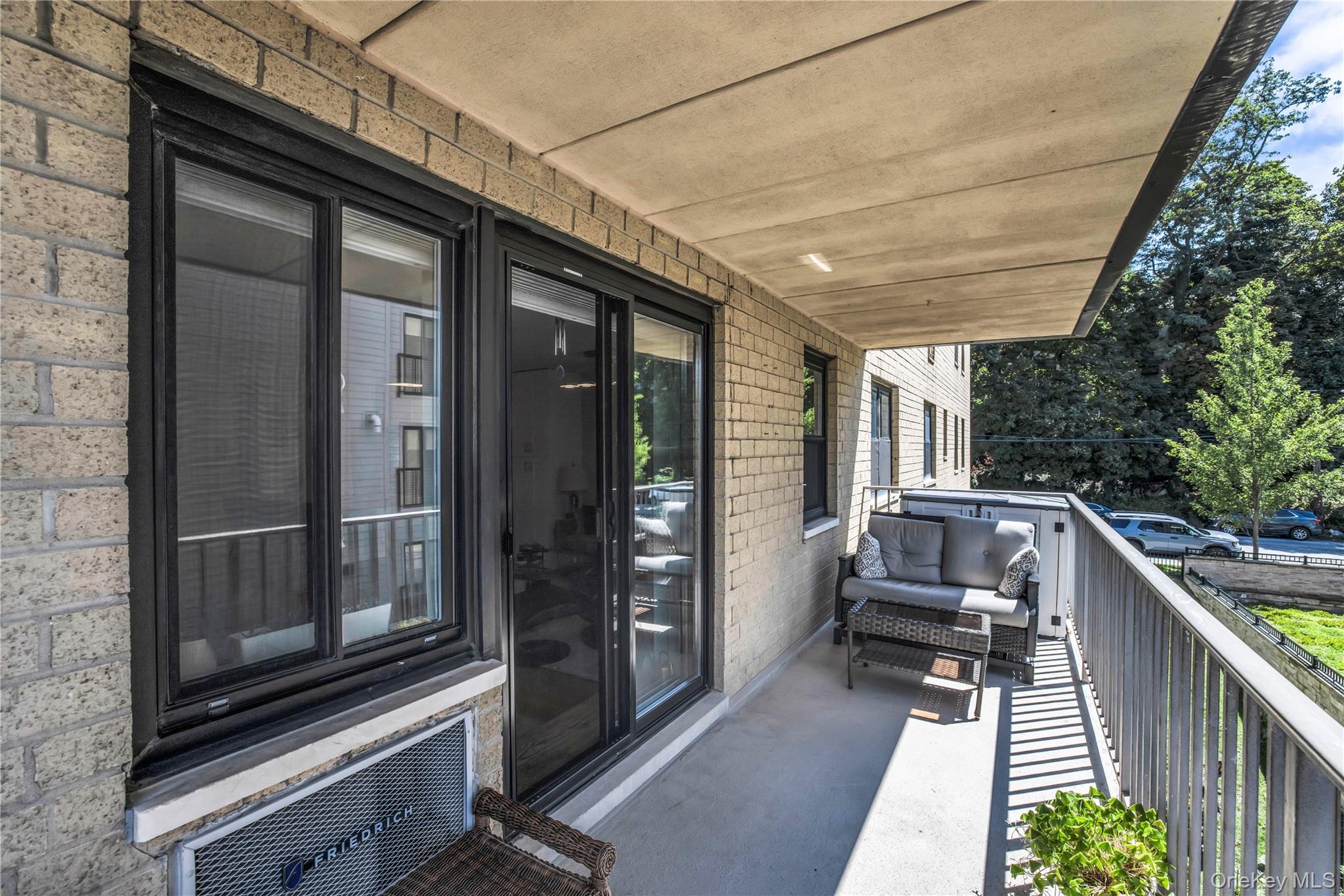 1085 Warburton Avenue, Unit 210 photo 37