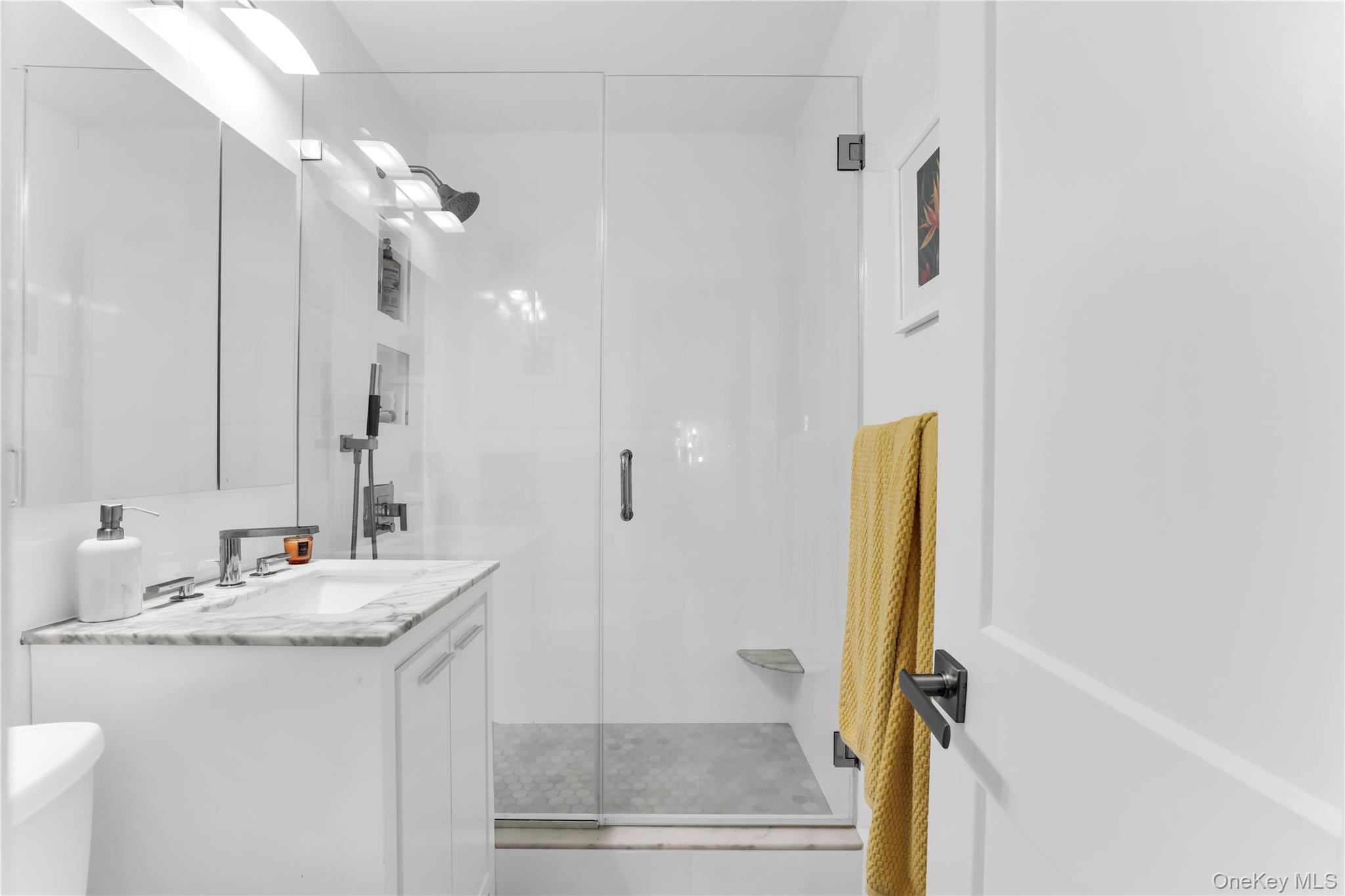 1085 Warburton Avenue, Unit 210 photo 3