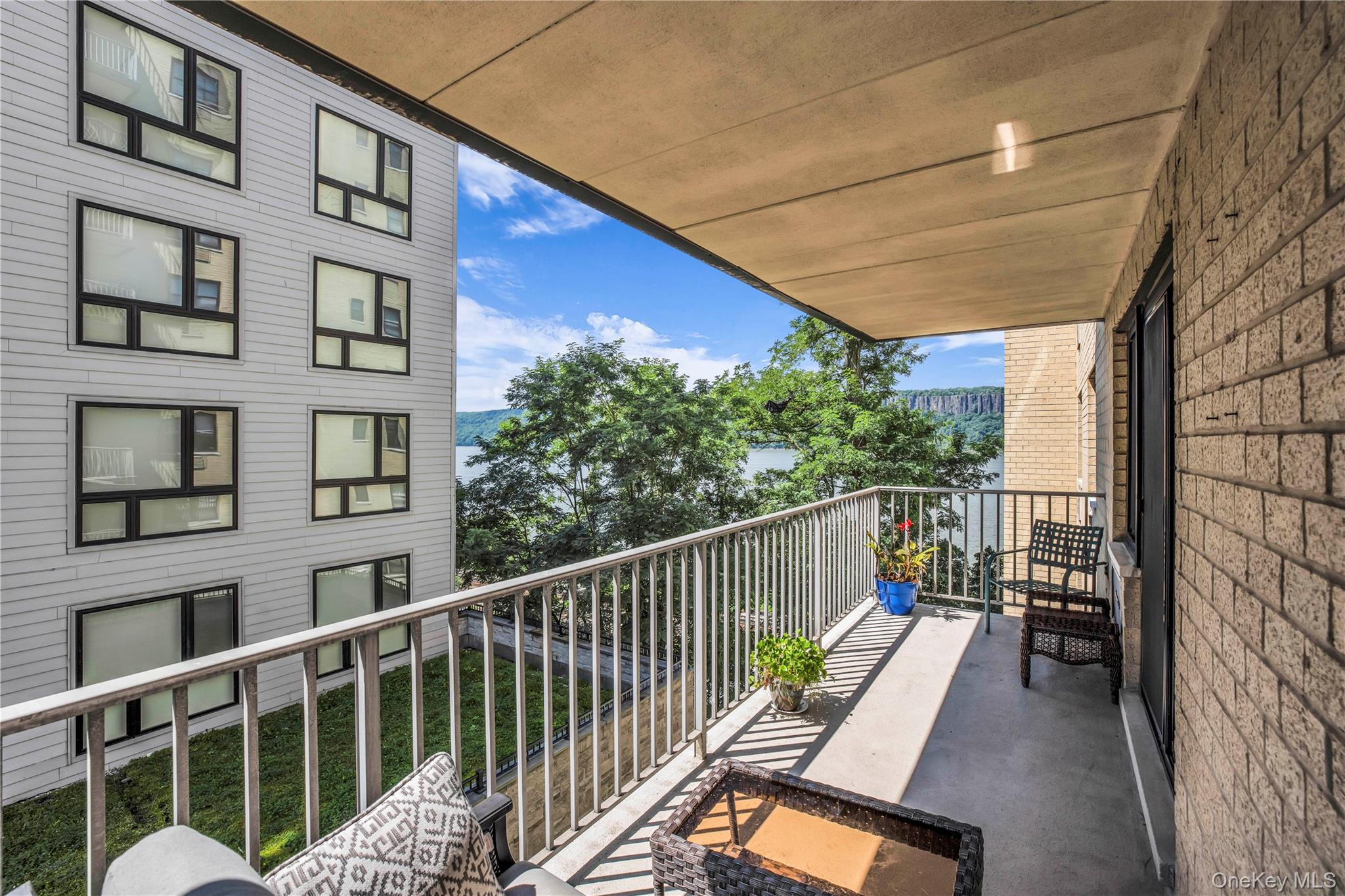 1085 Warburton Avenue, Unit 210 photo 34