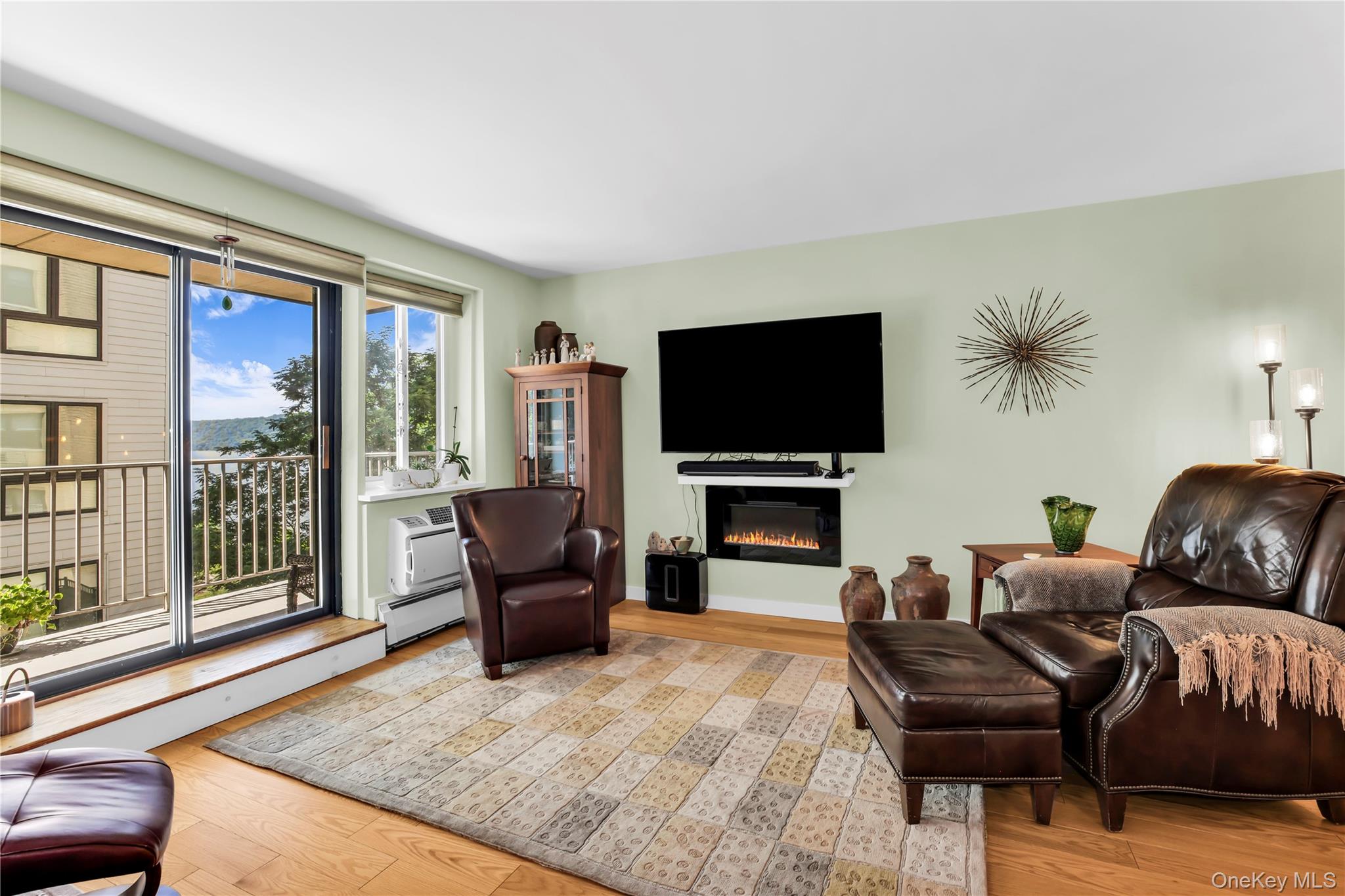 1085 Warburton Avenue, Unit 210 photo 22