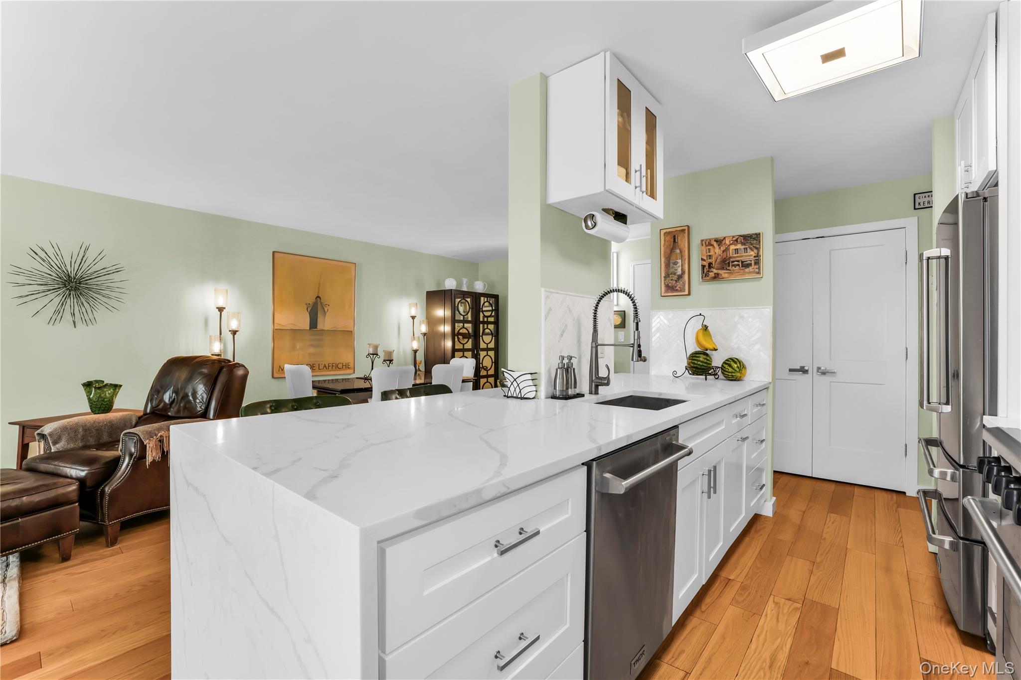 1085 Warburton Avenue, Unit 210 photo 26