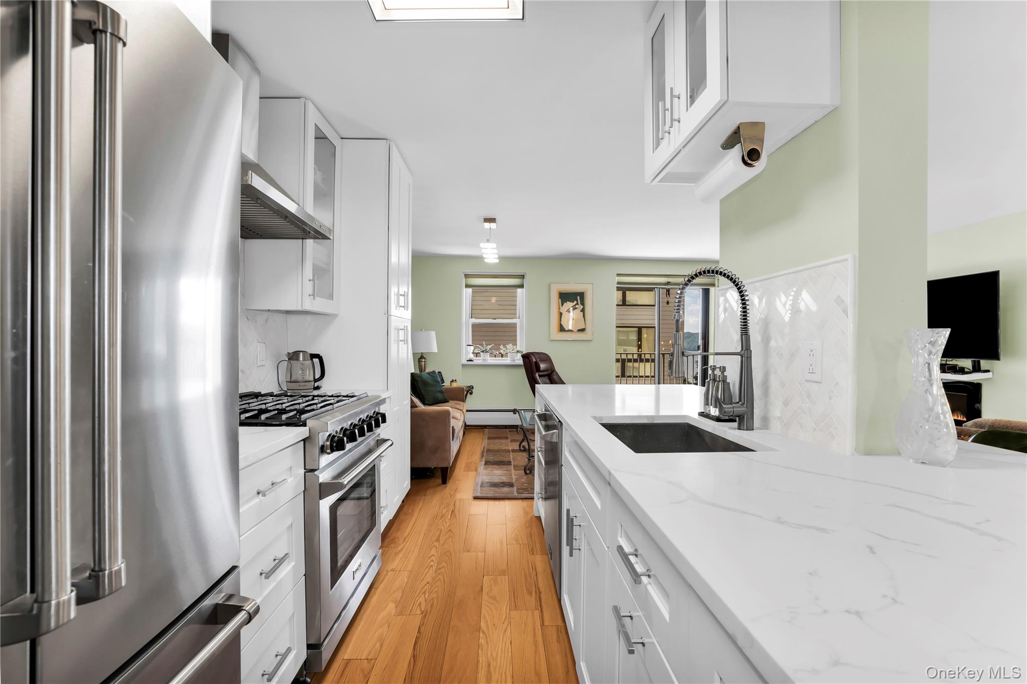 1085 Warburton Avenue, Unit 210 photo 30