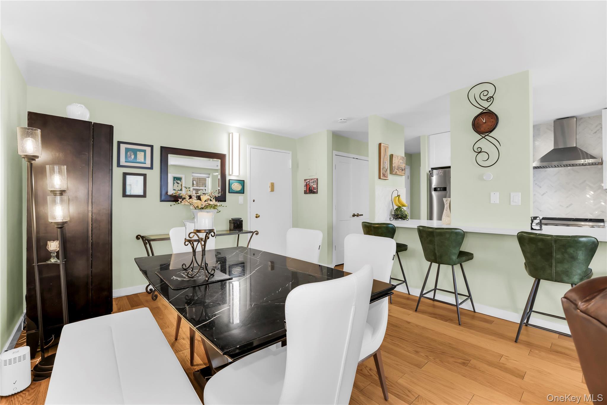 1085 Warburton Avenue, Unit 210 photo 17