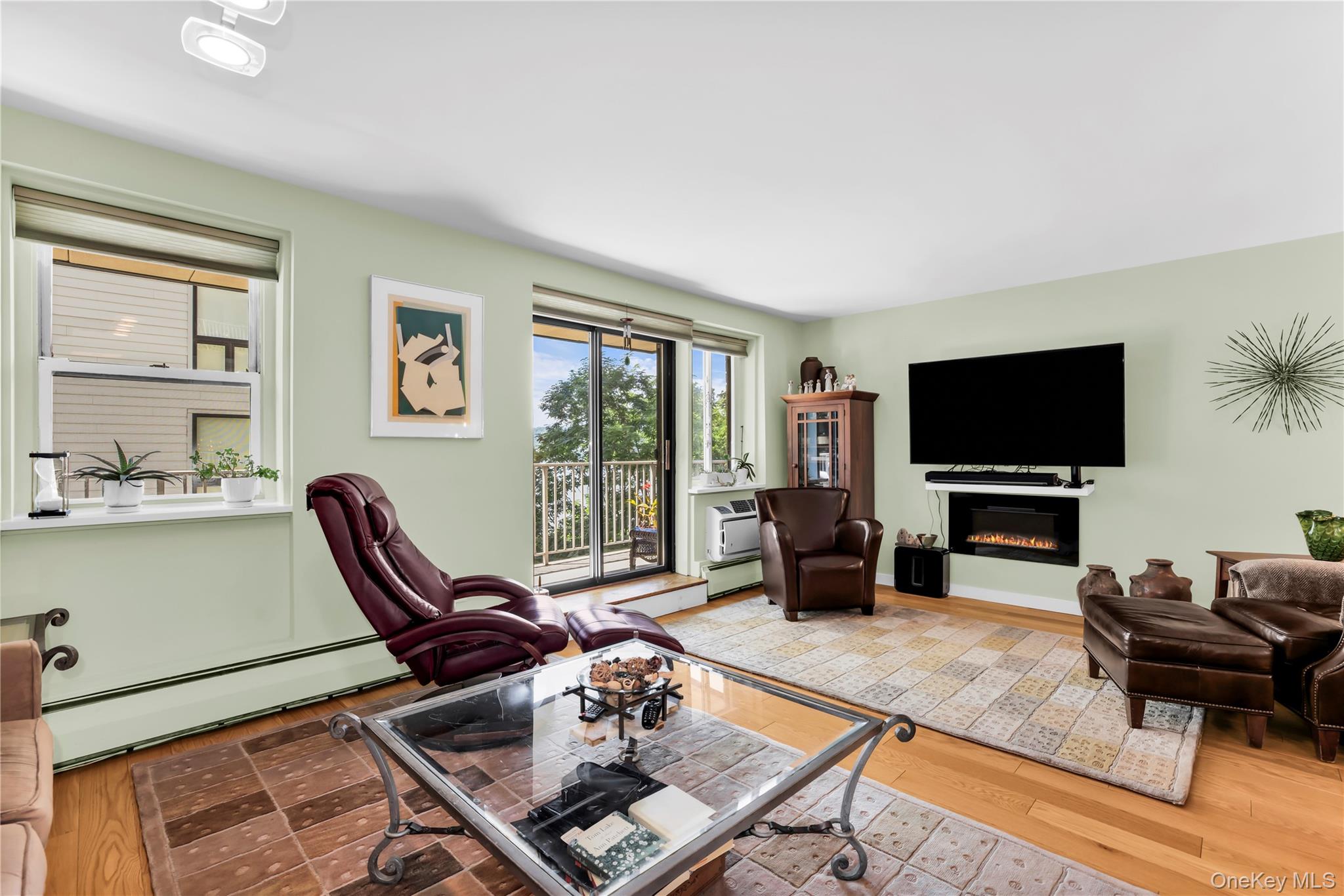 1085 Warburton Avenue, Unit 210 photo 19