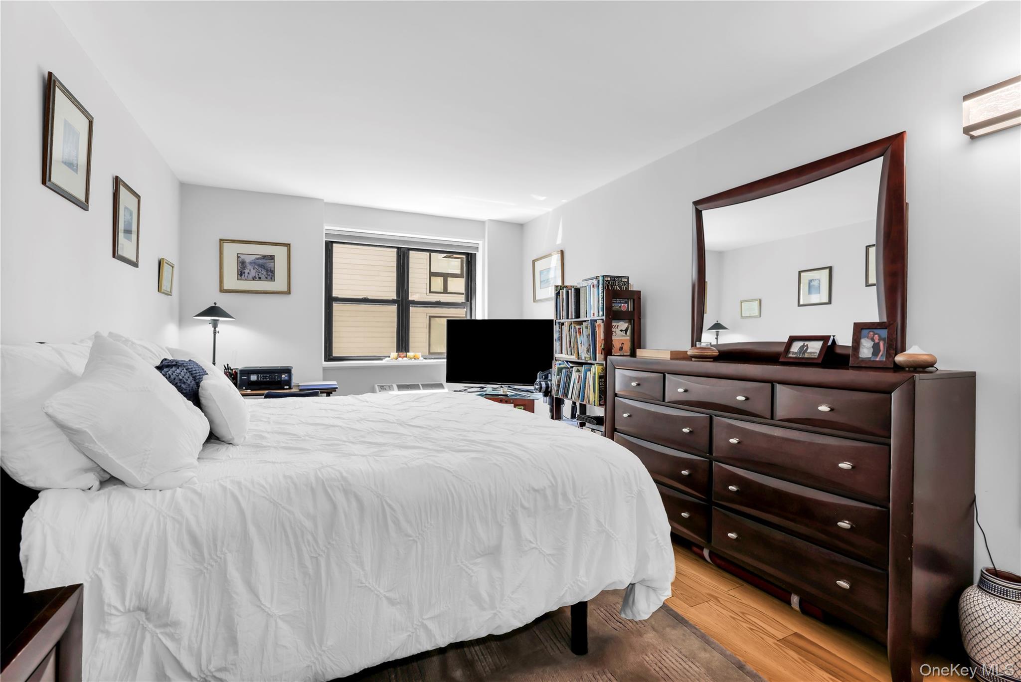 1085 Warburton Avenue, Unit 210 photo 33