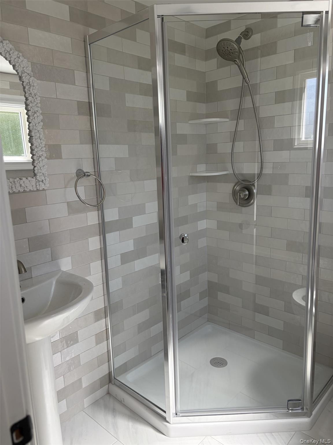 226 Vincent Drive – For Sale photo 2