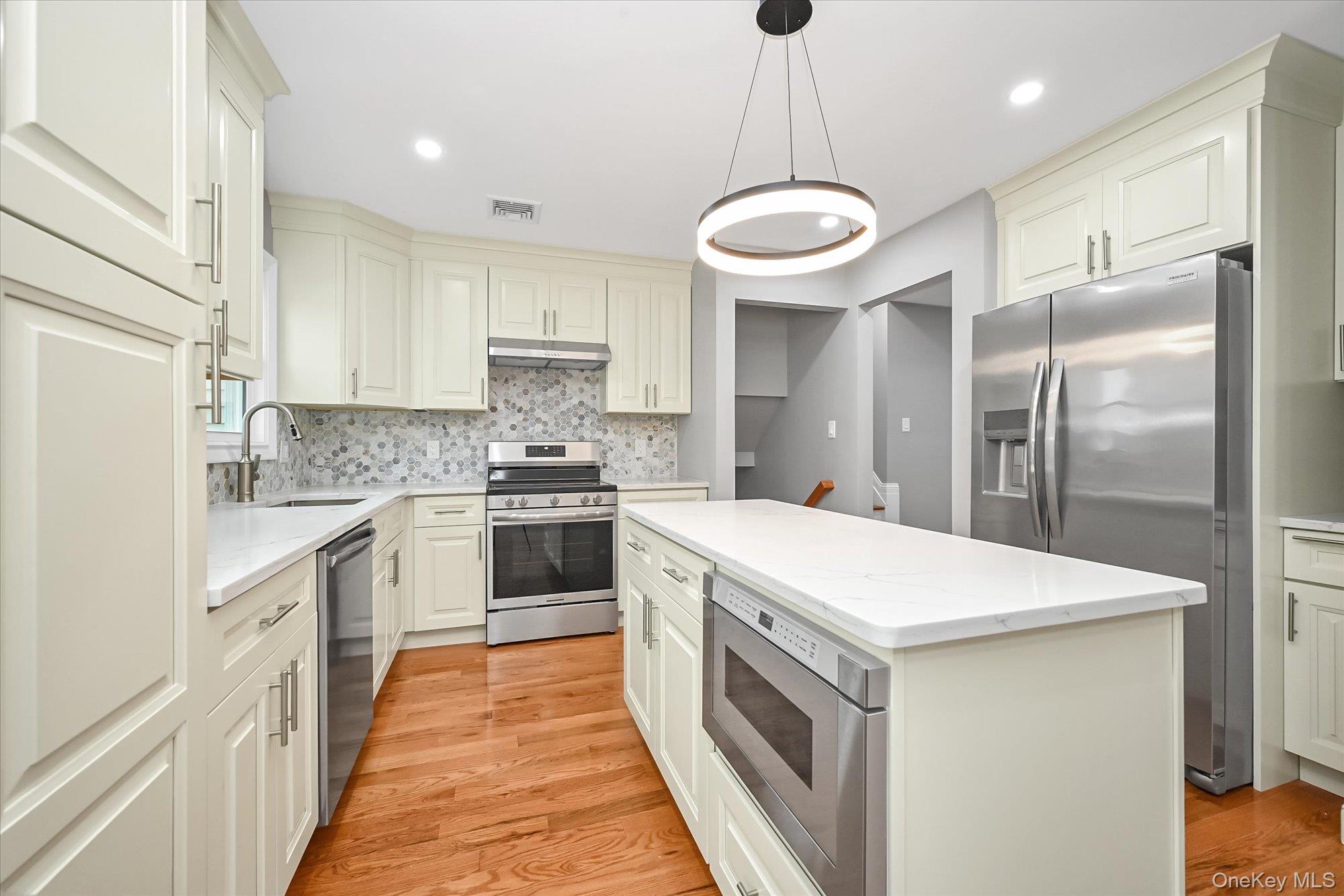 226 Vincent Drive – For Sale photo 8