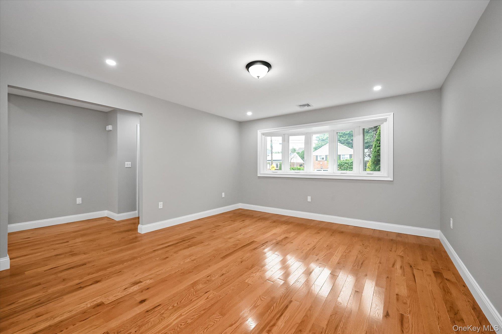 226 Vincent Drive – For Sale photo 4