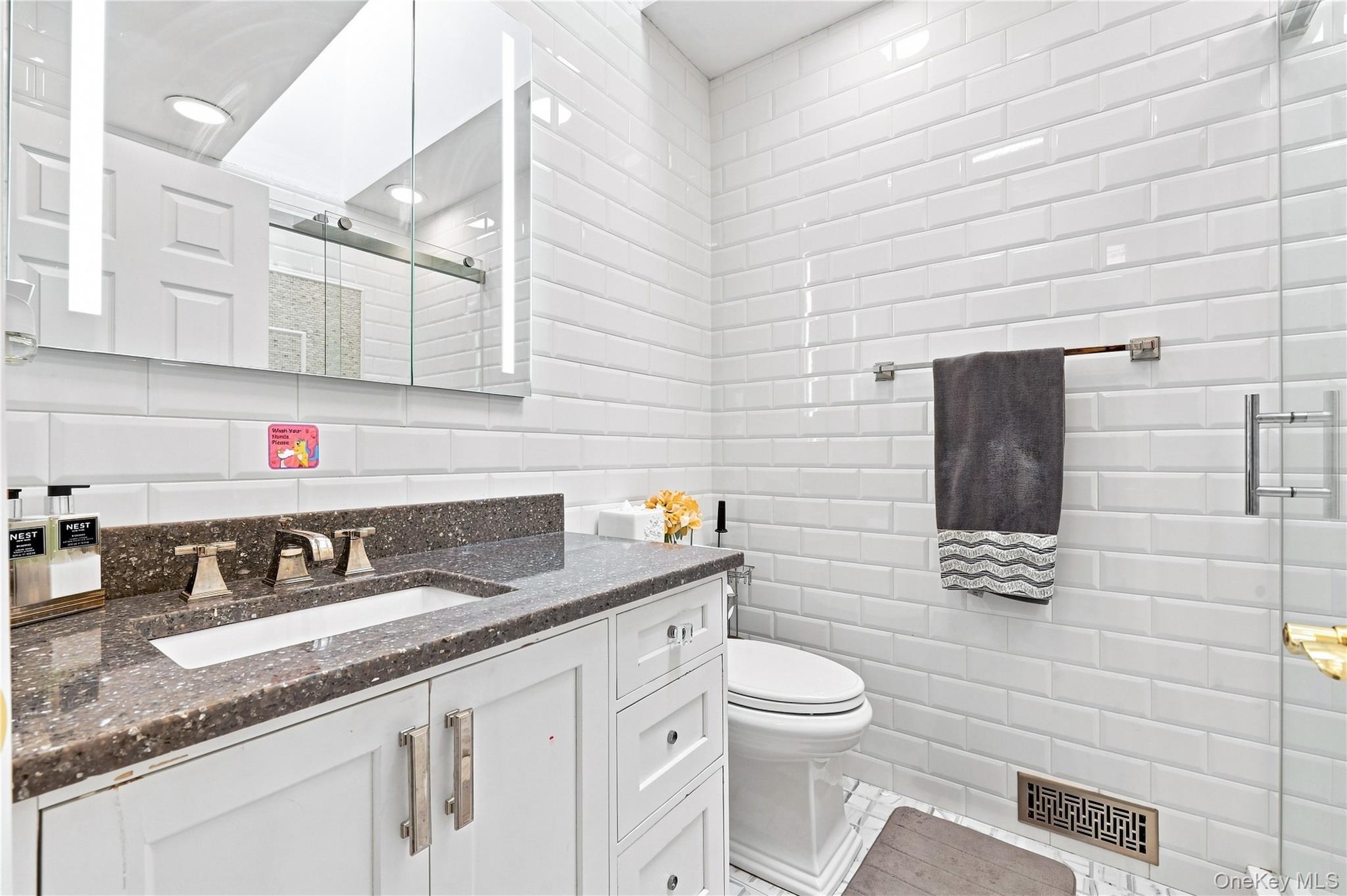 1 Victoria Dr, Unit 1 photo 19