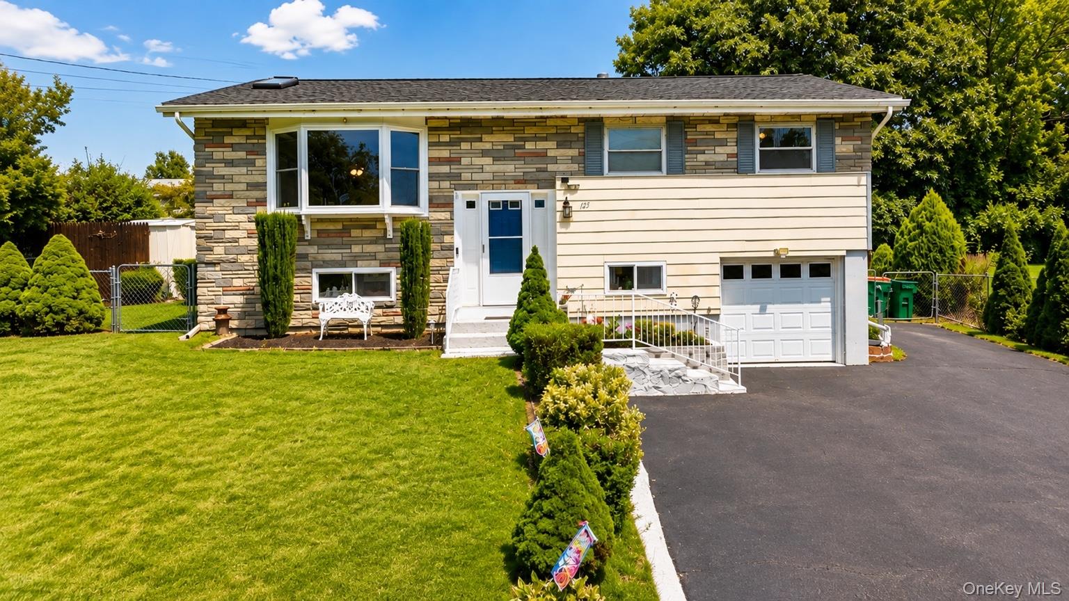 125 Riverview Drive – For Sale
