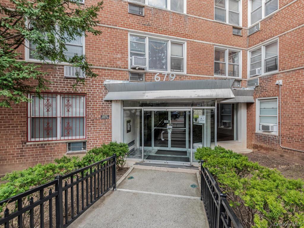 679 W 239th, Unit 3E photo 12