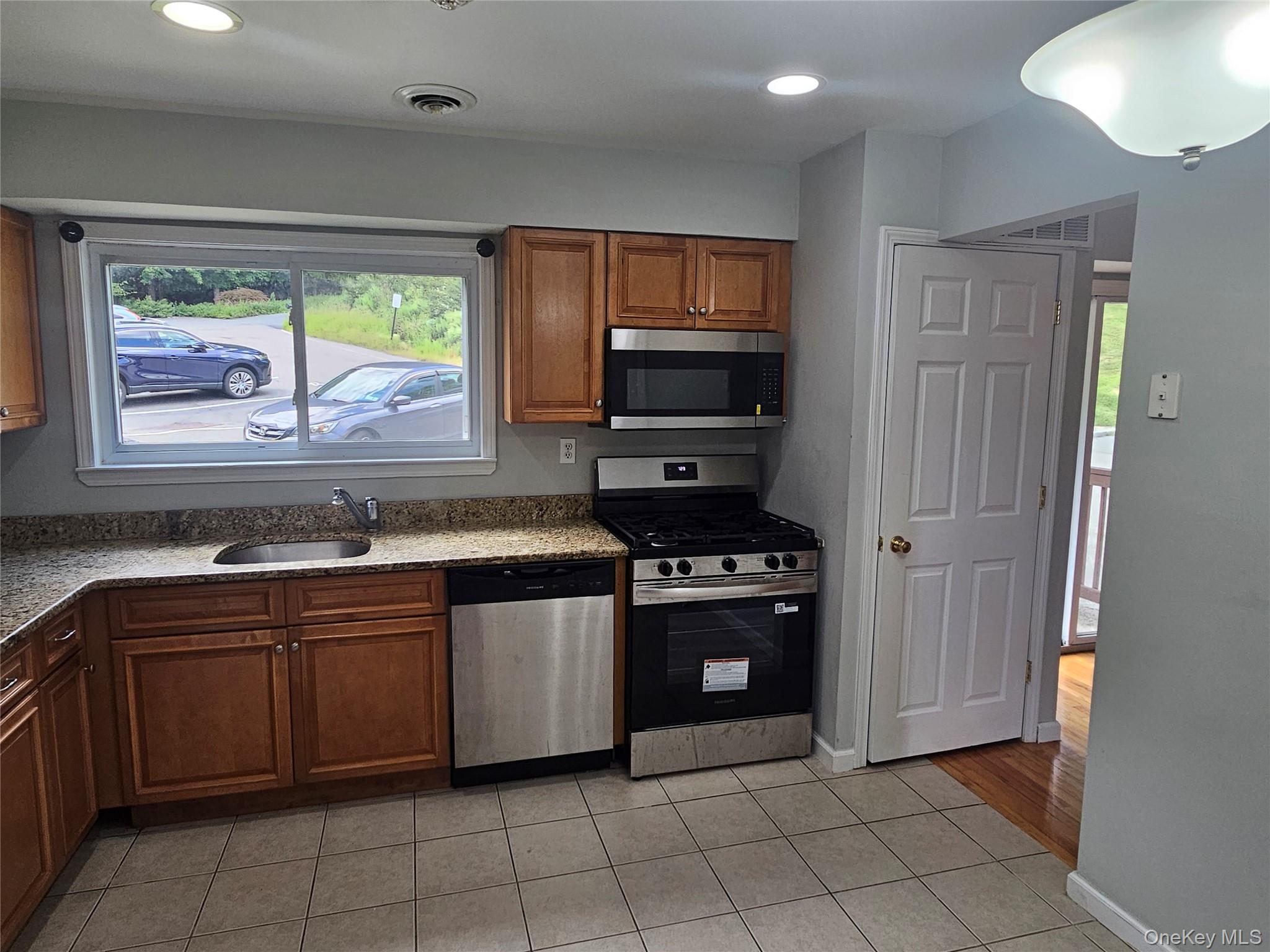 18 Pavilion Ridge Way Road, Unit 1 photo 4