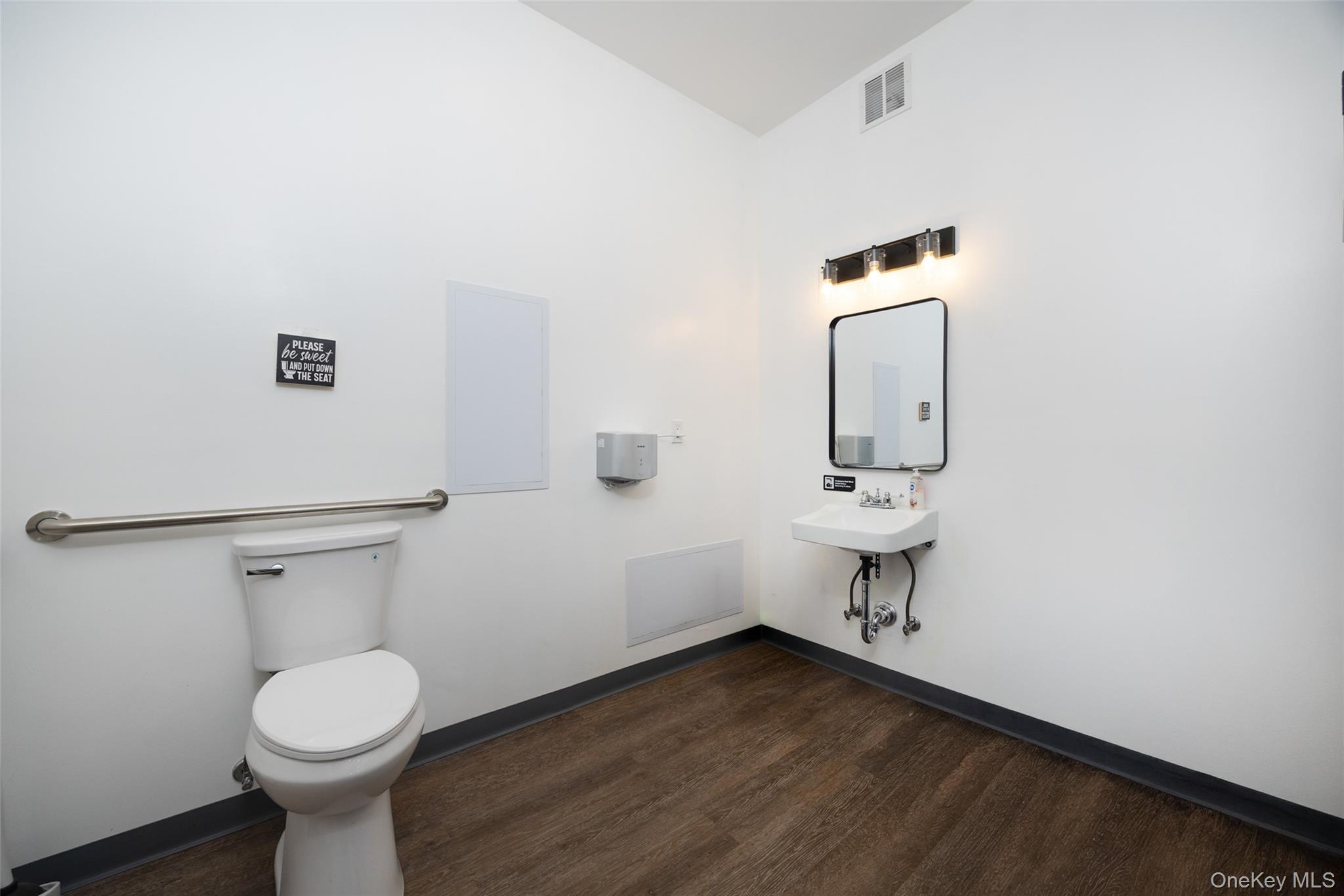 815-817 Violet Avenue – For Sale photo 10