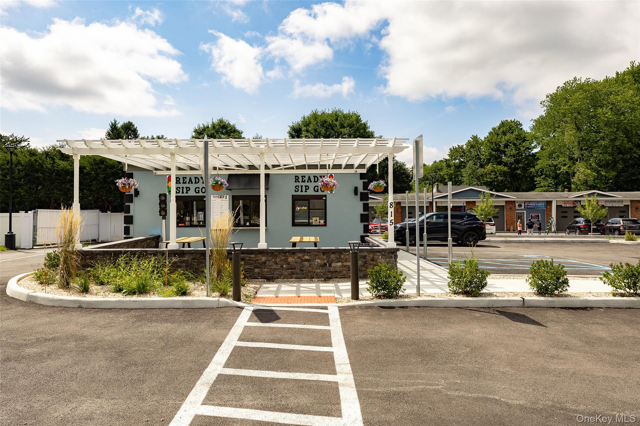 815-817 Violet Avenue – For Sale photo 3