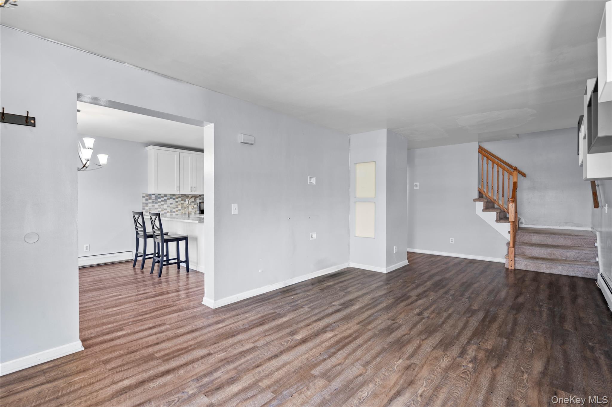 5 Welcher Avenue – For Sale photo 3